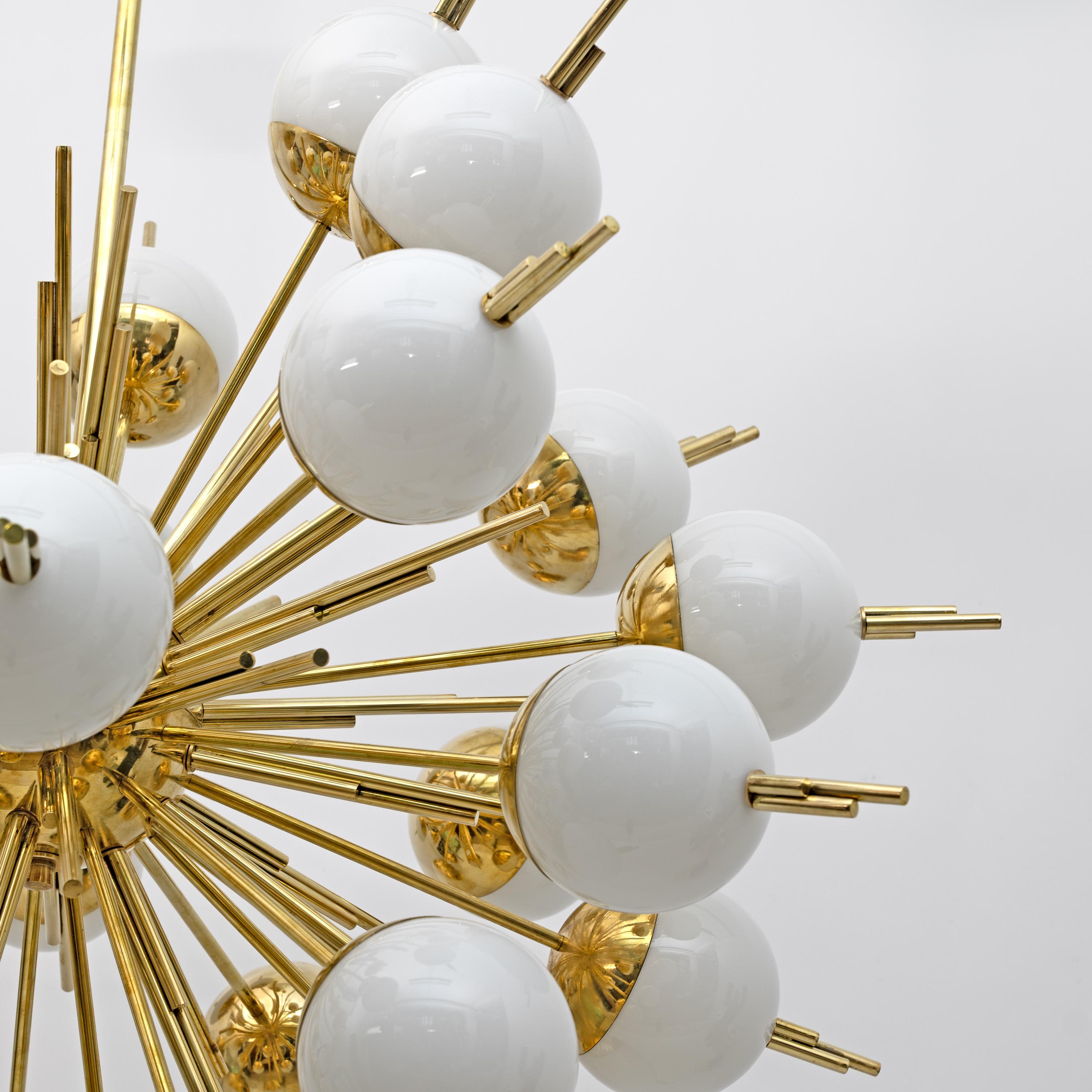 XXIe siècle et contemporain Grand lustre Spoutnik de Murano en verre et laiton en vente