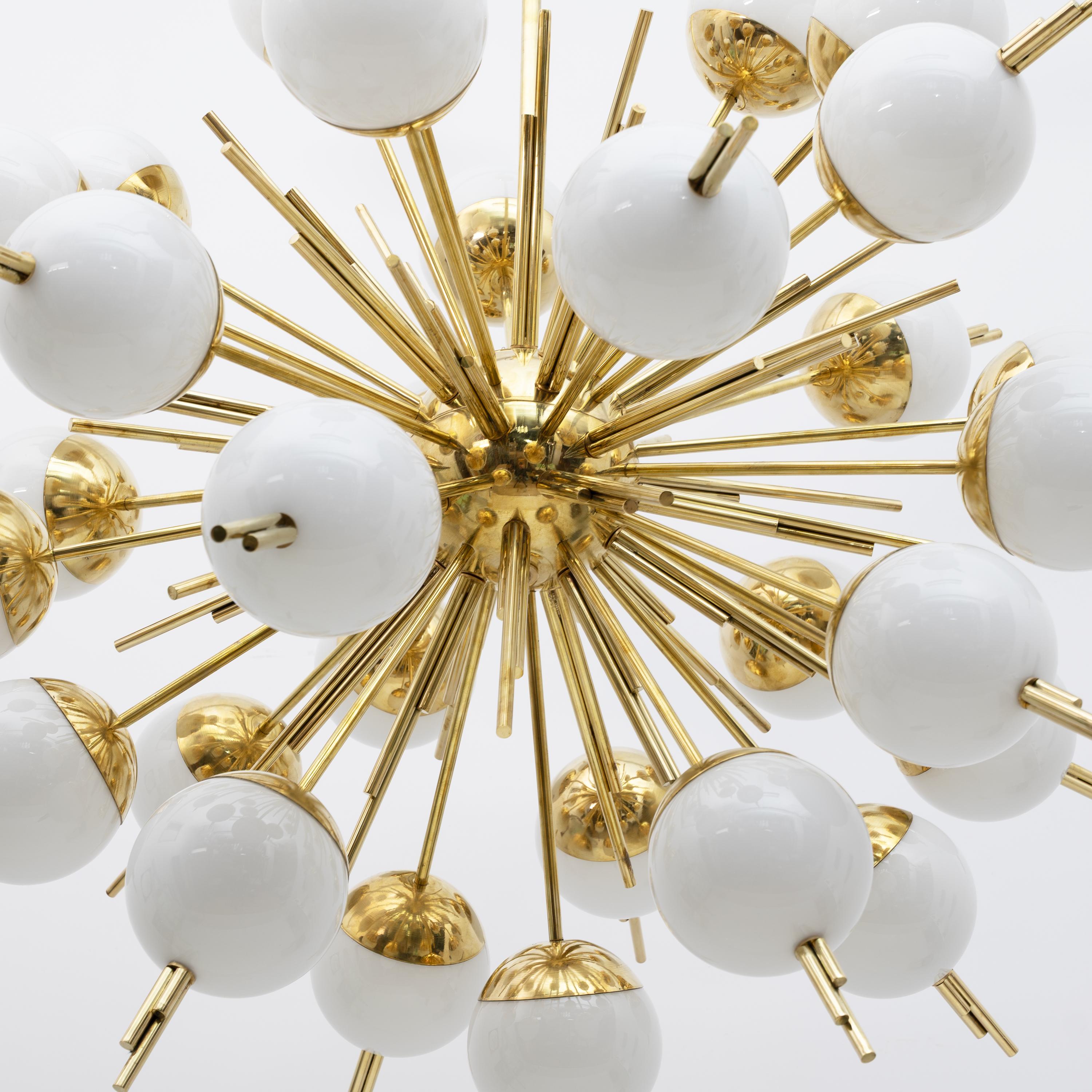 Grand lustre Spoutnik de Murano en verre et laiton en vente 1
