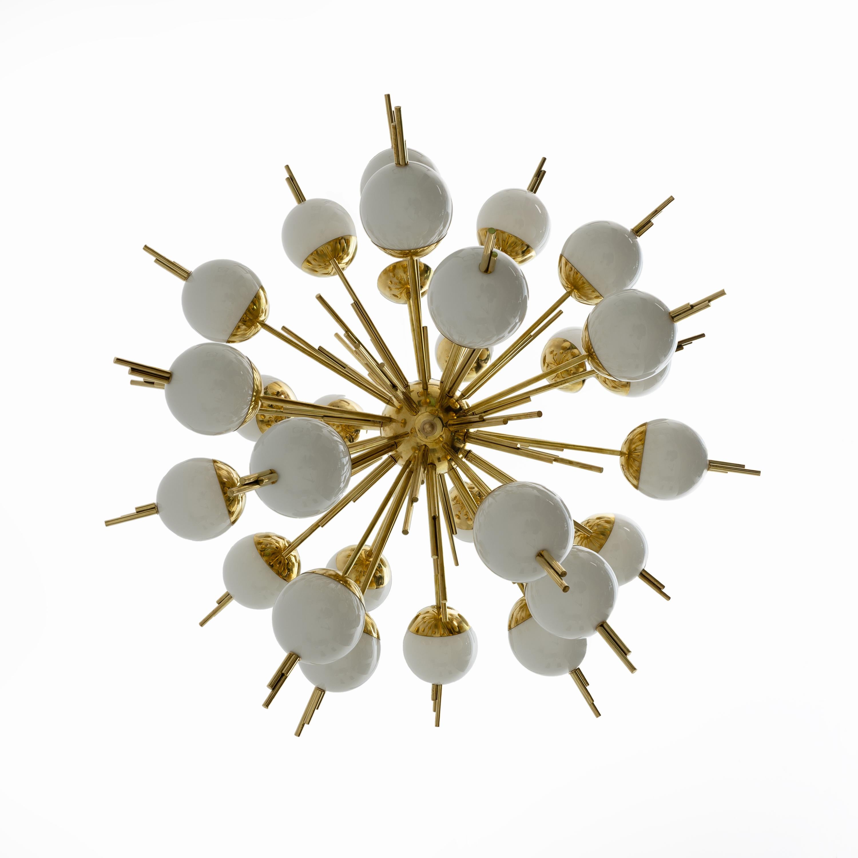 Grand lustre Spoutnik de Murano en verre et laiton en vente 2