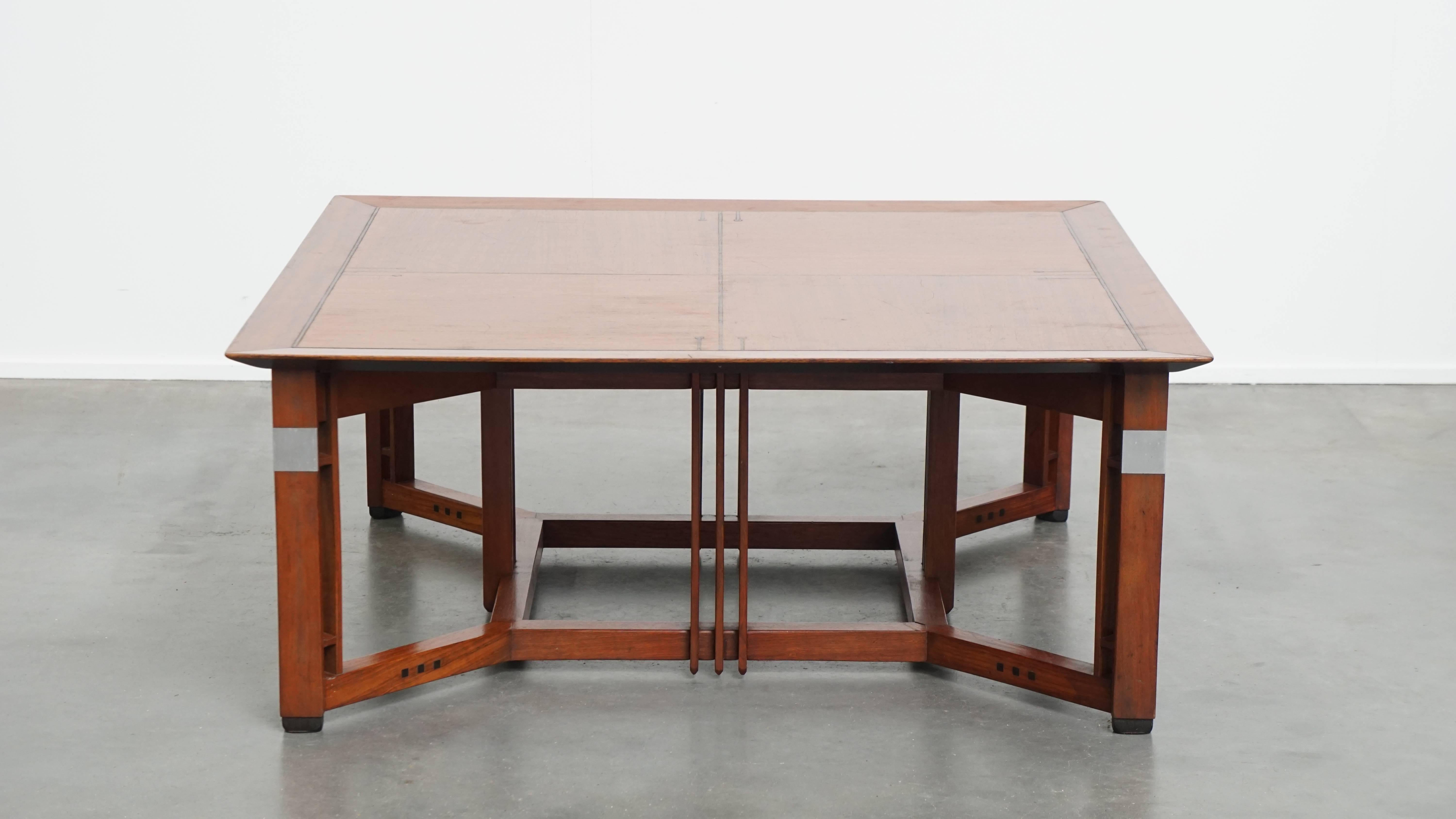 Großer quadratischer Art Deco Couchtisch (Handgefertigt) im Angebot