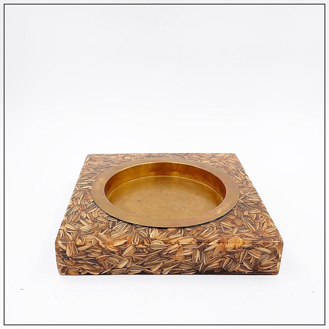 Grand vide poche carré en laiton et époxy avec inclusion de graines en vente 10