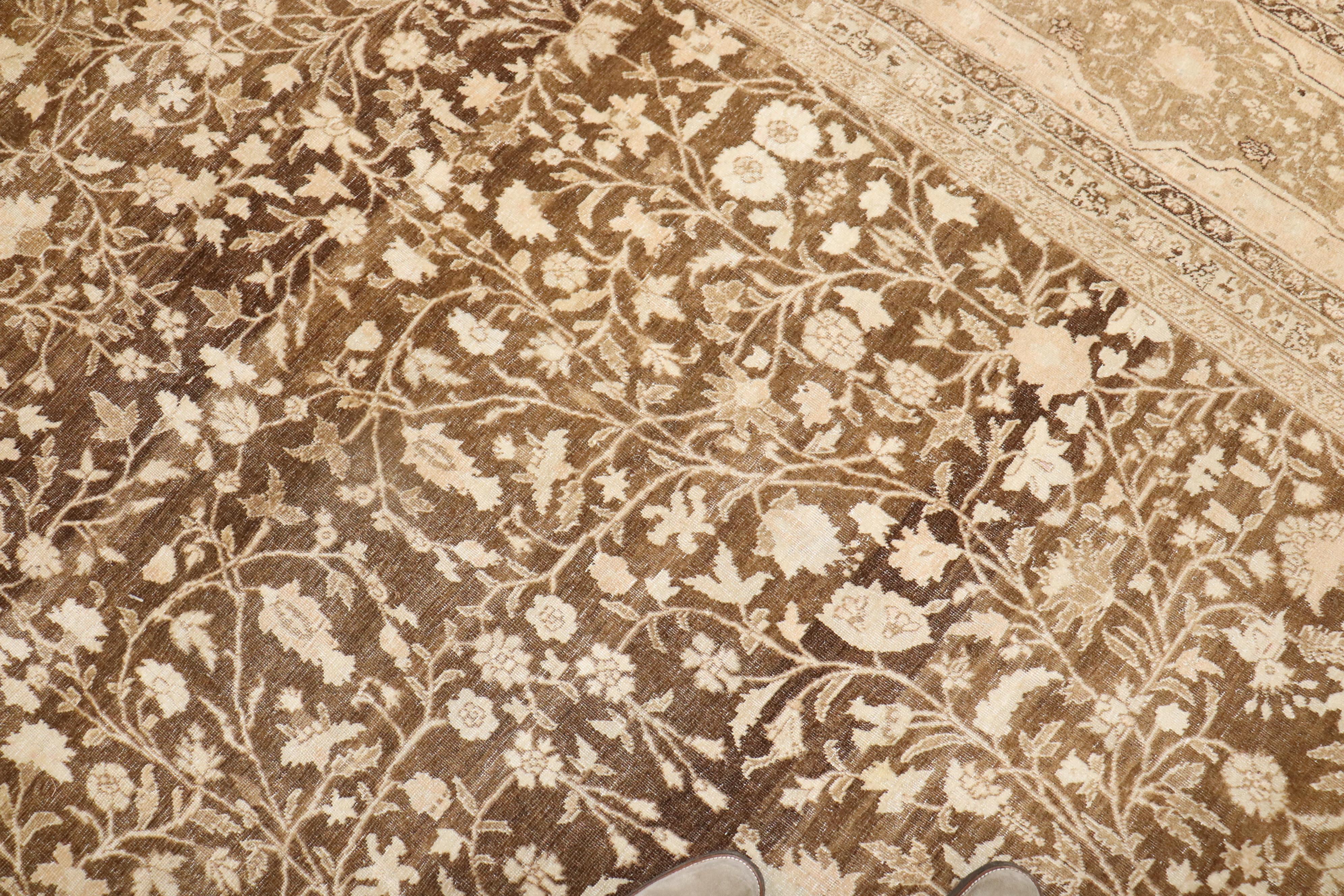 Grand tapis carré persan marron de Tabriz en vente 5