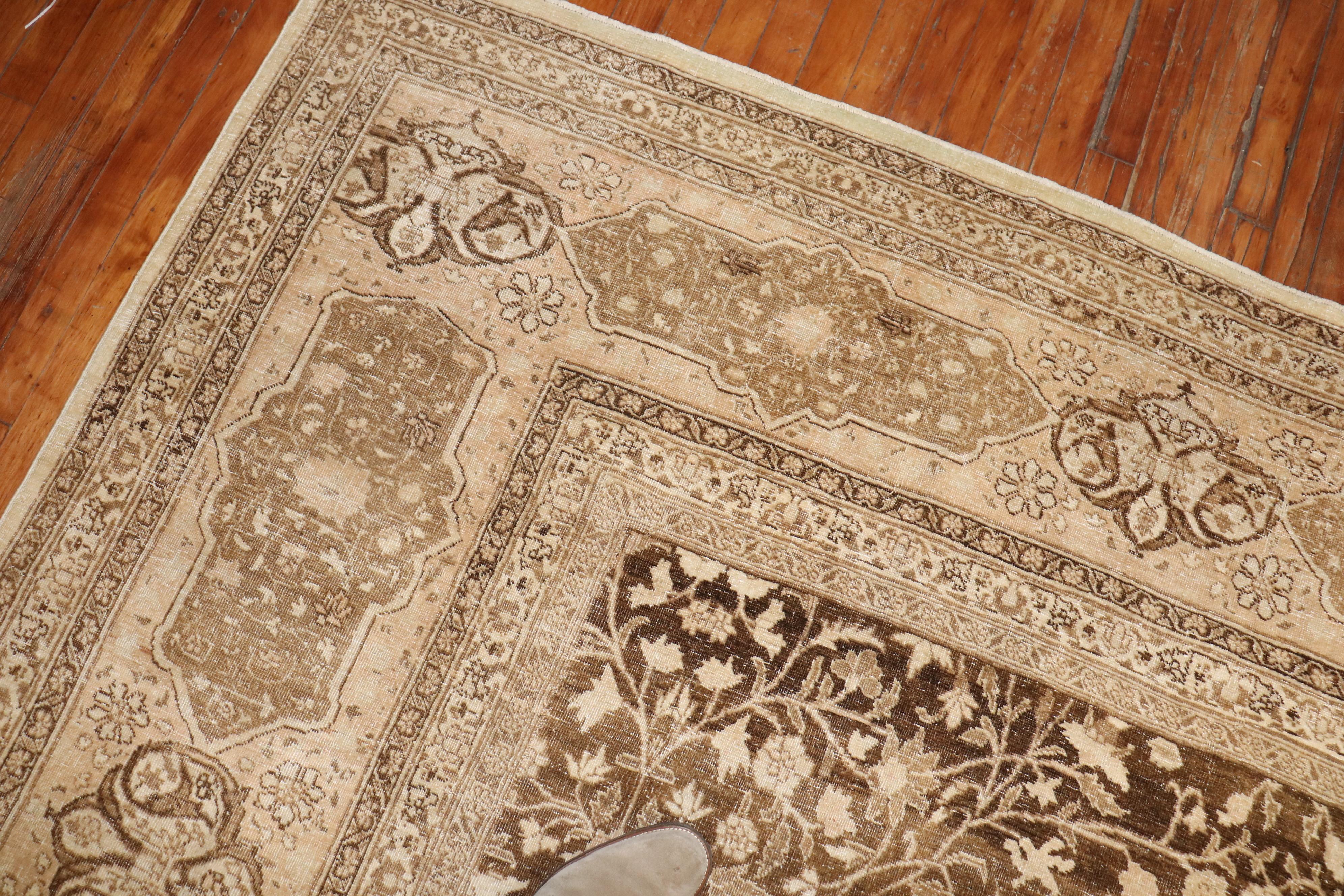 Grand tapis carré persan marron de Tabriz en vente 1