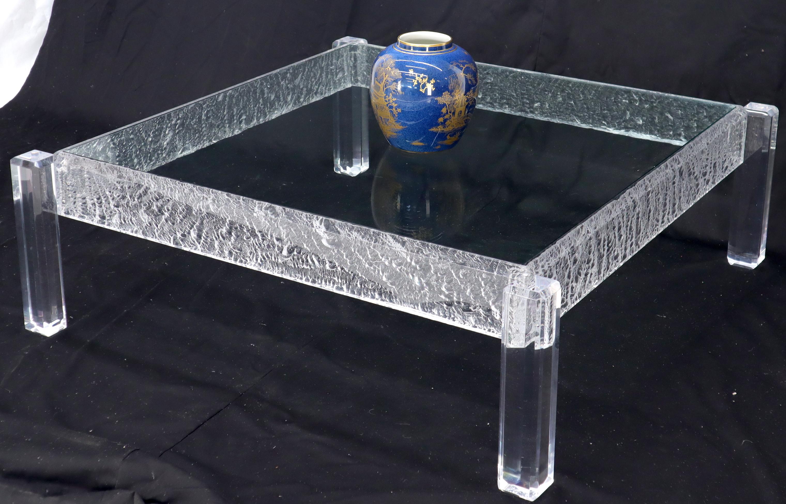 Grande table basse carrée sculptée en verre Lucite en vente 6