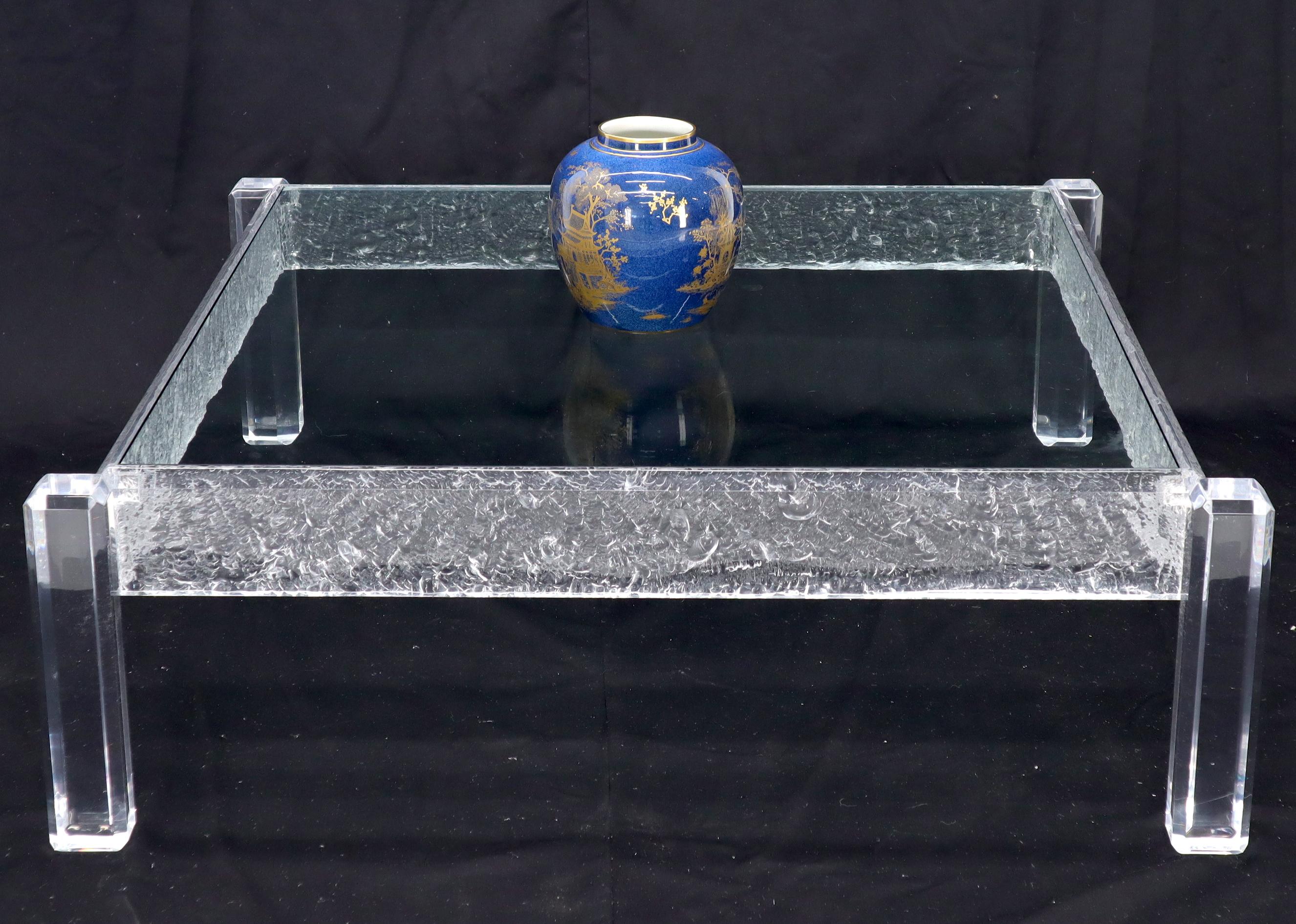 Grande table basse carrée sculptée en verre Lucite en vente 7