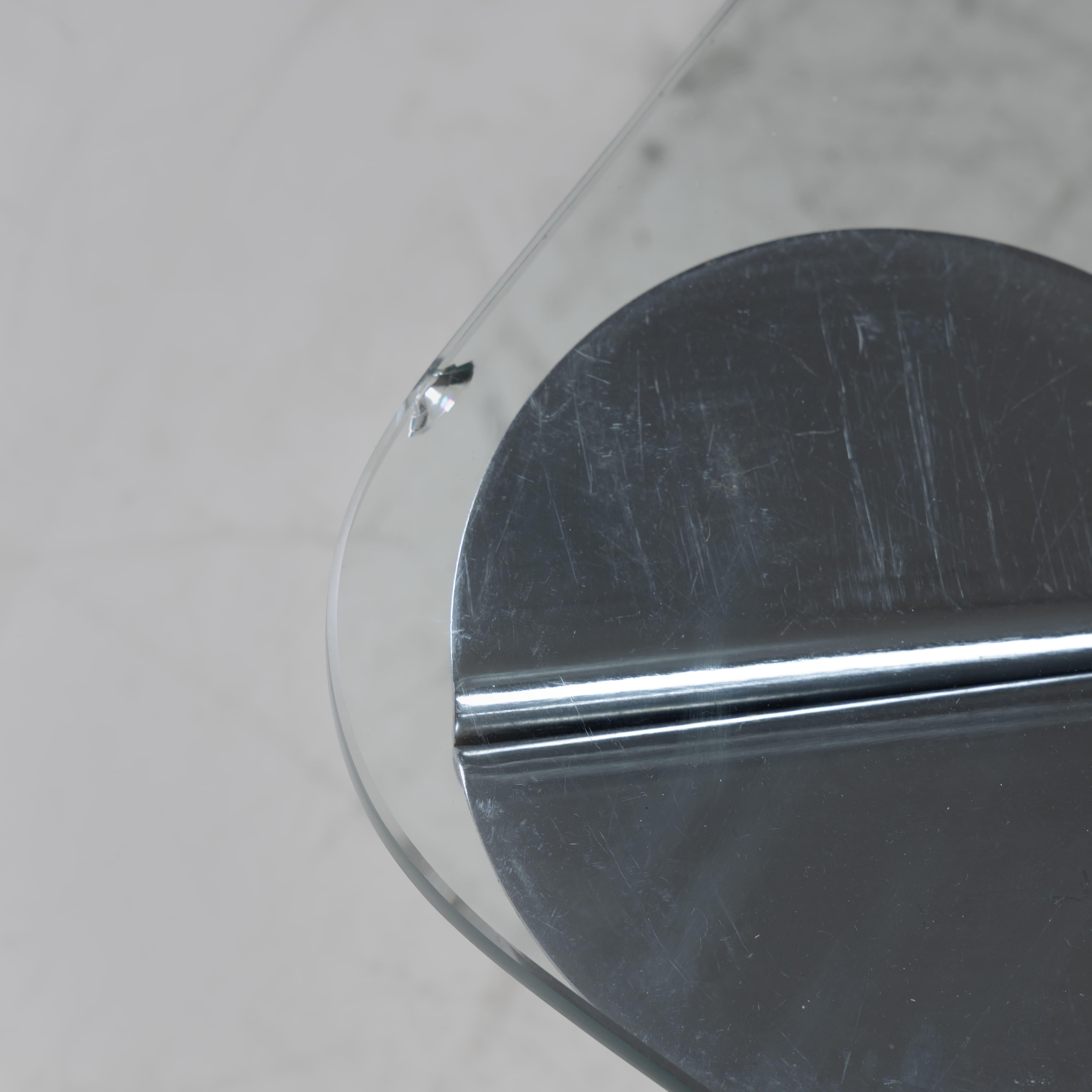Large square coffee/low table with glass top and steel frame, 1980 space age In Good Condition For Sale In Milano, Lombardia