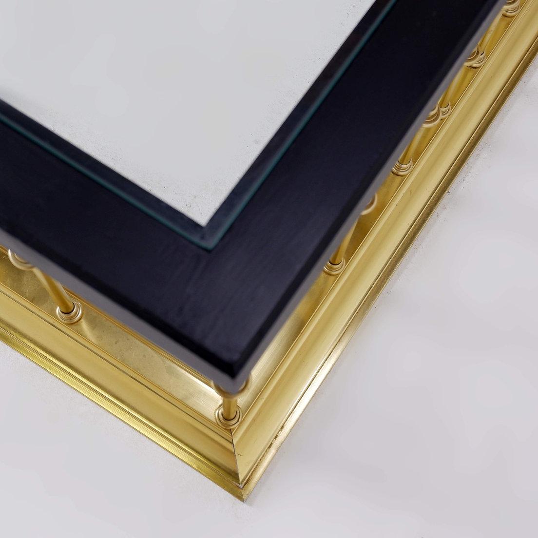 Grande table basse carrée dans une aile de cheminée en vente 3