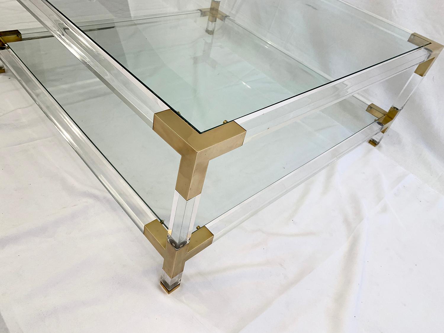 Large Square Coffee Table, Lucite and Brass, 1970 In Good Condition For Sale In Brussels, Brussels
