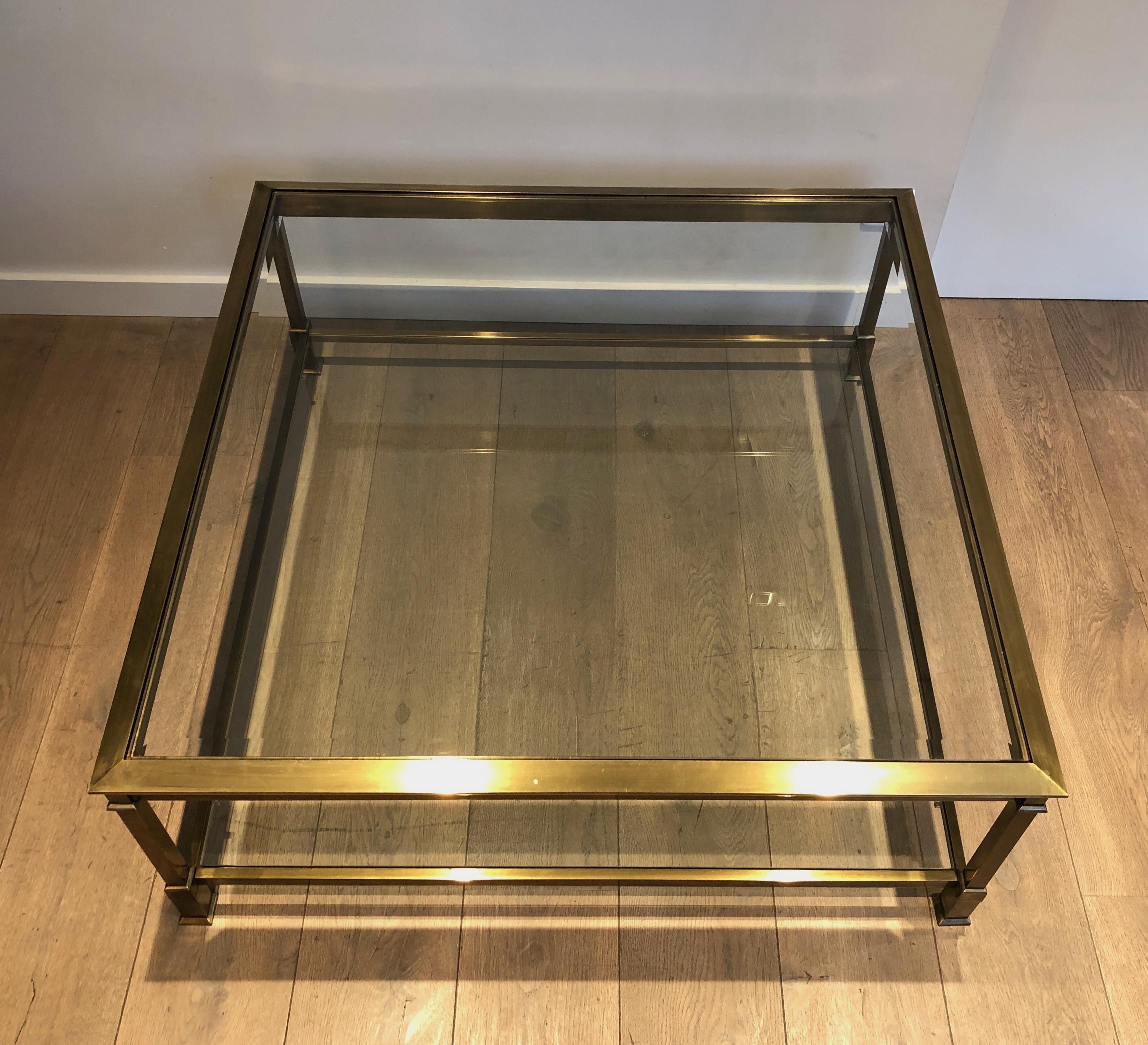 Großer quadratischer Couchtisch aus gold patiniertem, patiniertem Stahl (Französisch) im Angebot