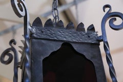 Gran Farol Colonial Español Cuadrado de Hierro Forjado y Martillado y Vidrio Artístico