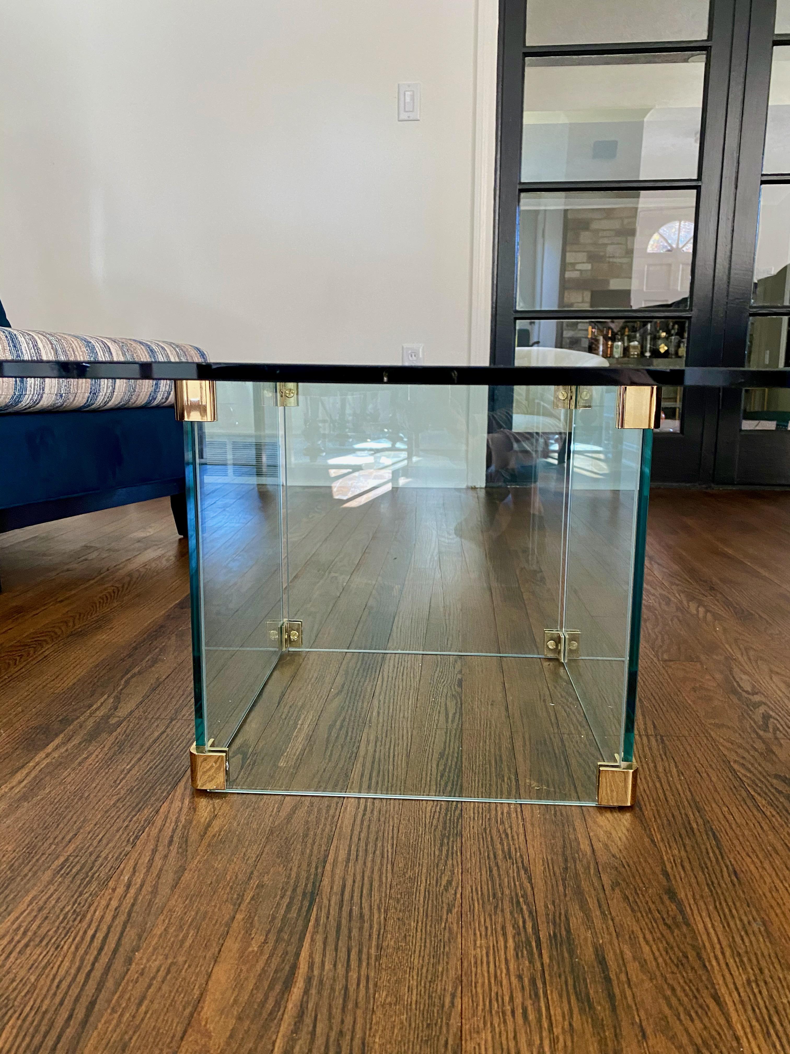 Fin du 20e siècle Grande table basse carrée en verre dans le style de Leon Rosen pour Pace Collection en vente