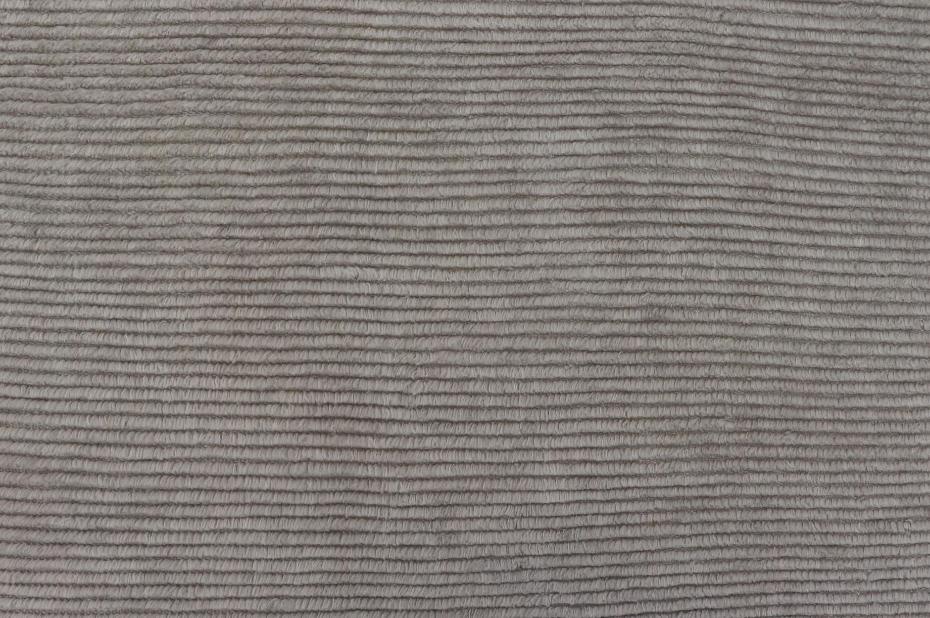 Großer quadratischer moderner Teppich mit minimalistischem  Entwurf in Weiß und Beige (Handgeknüpft) im Angebot