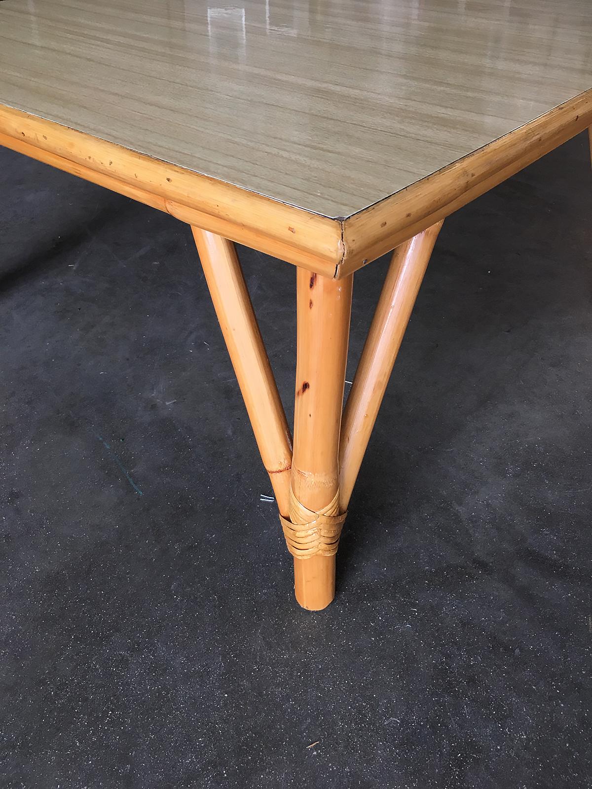 Grande table basse carrée avec plateau en formica Excellent état - En vente à Van Nuys, CA