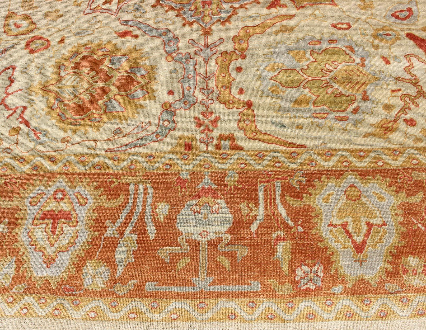 Großer quadratischer türkischer Angora- Oushak-Teppich in Orange, Elfenbein und mehrfarbig im Angebot 4