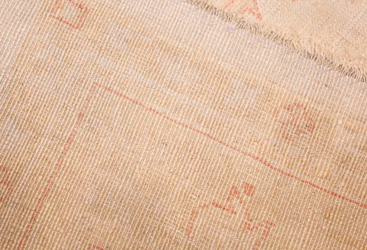 Sehr dekorative und seltene quadratische Größe antiken türkischen Oushak Teppich, Herkunftsland / Teppich Typ: Türkischer Teppich, CIRCA Datum: 1900. Größe: 14 ft 7 in x 15 ft 9 in (4,44 m x 4,8 m).