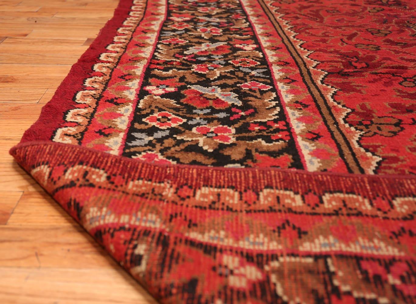 Antique Irish Donegal Rug. Size: 15 ft 5 in x 16 ft 8 in In Good Condition For Sale In New York, NY