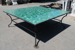 Grande table d'extérieur carrée en fer à carreaux en mosaïque émaillée verte espagnole en zellige
