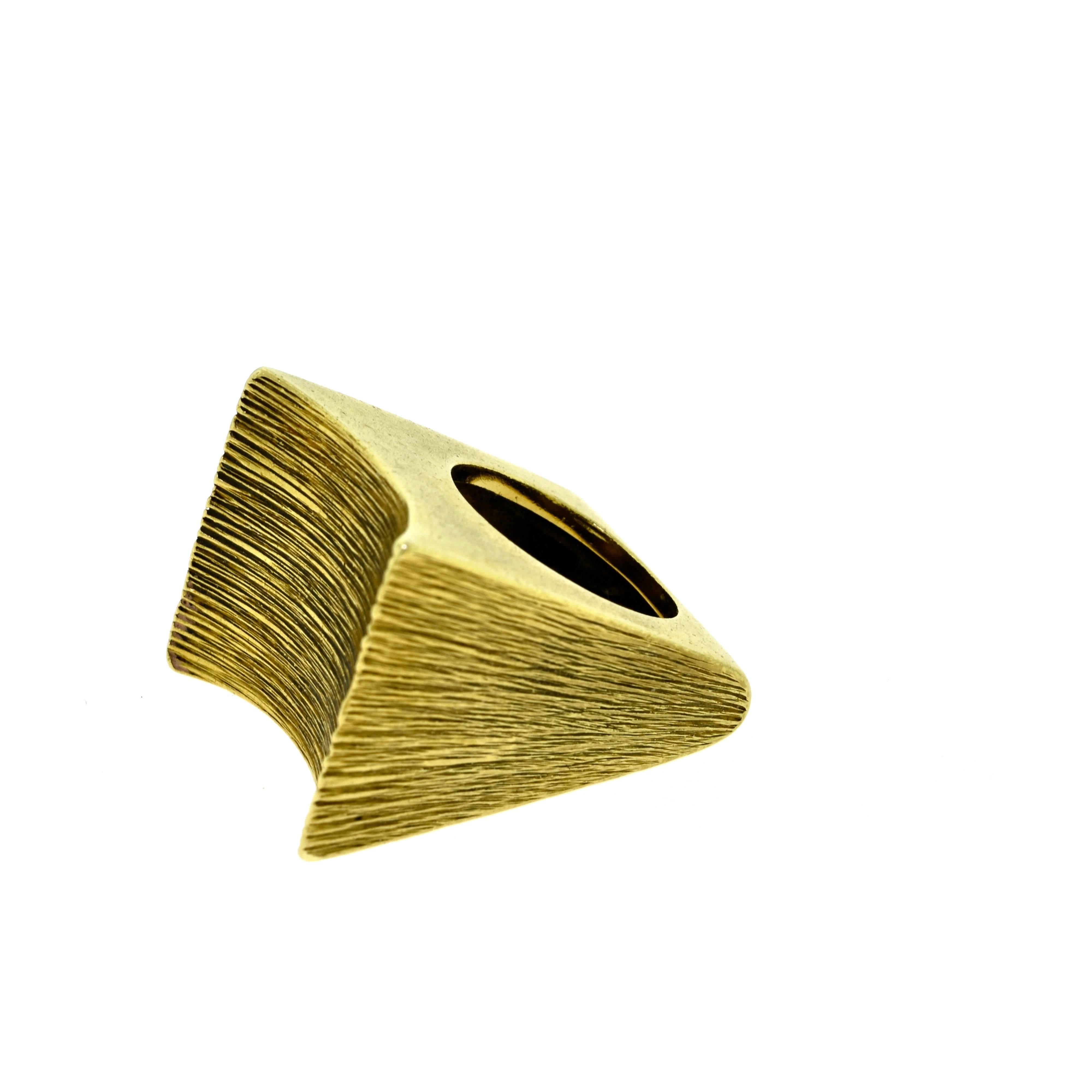 Large Square Textured 18 Karat Yellow Gold Cocktail Dome Ring In Good Condition For Sale In Miami, FL
