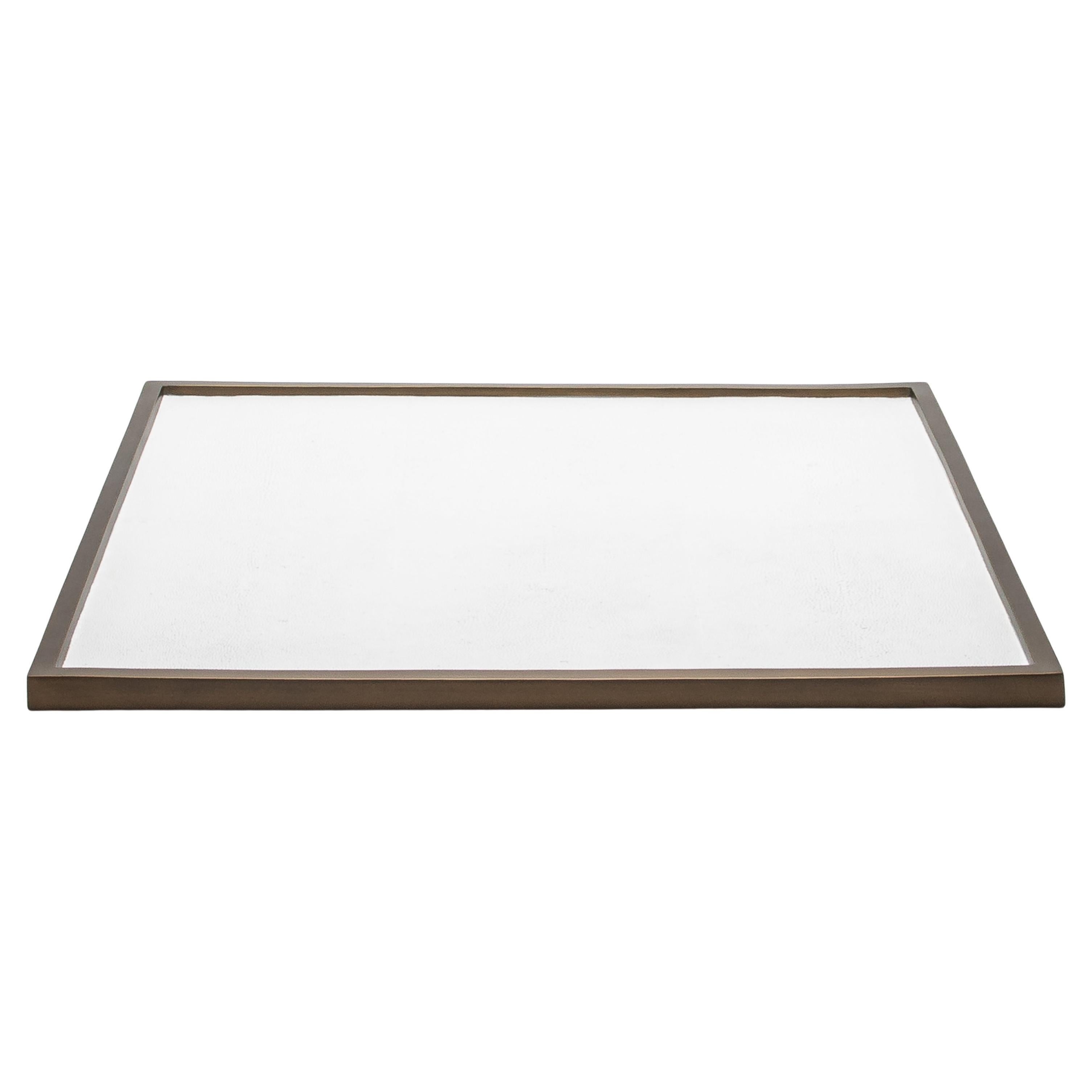 Vassoio quadrato grande in zigrino bianco e ottone patinato bronzo di Kifu Paris