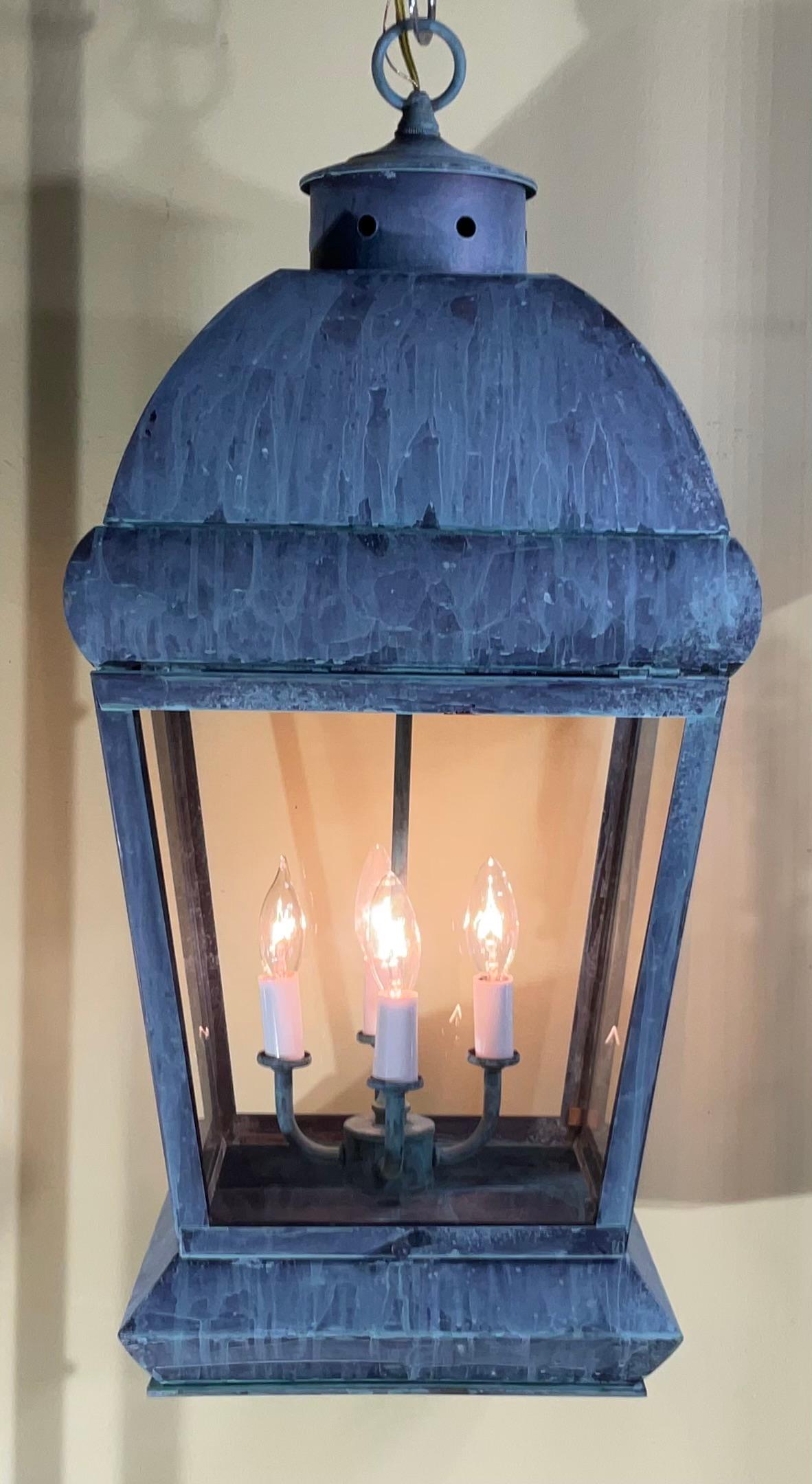 



Introduce a touch of timeless elegance to your space with this elegantsolid brass hanging lantern. Featuring a beautiful patina, this piece showcases a rich, and classic silhouette and clean glass panels make it a versatile fixture for a variety