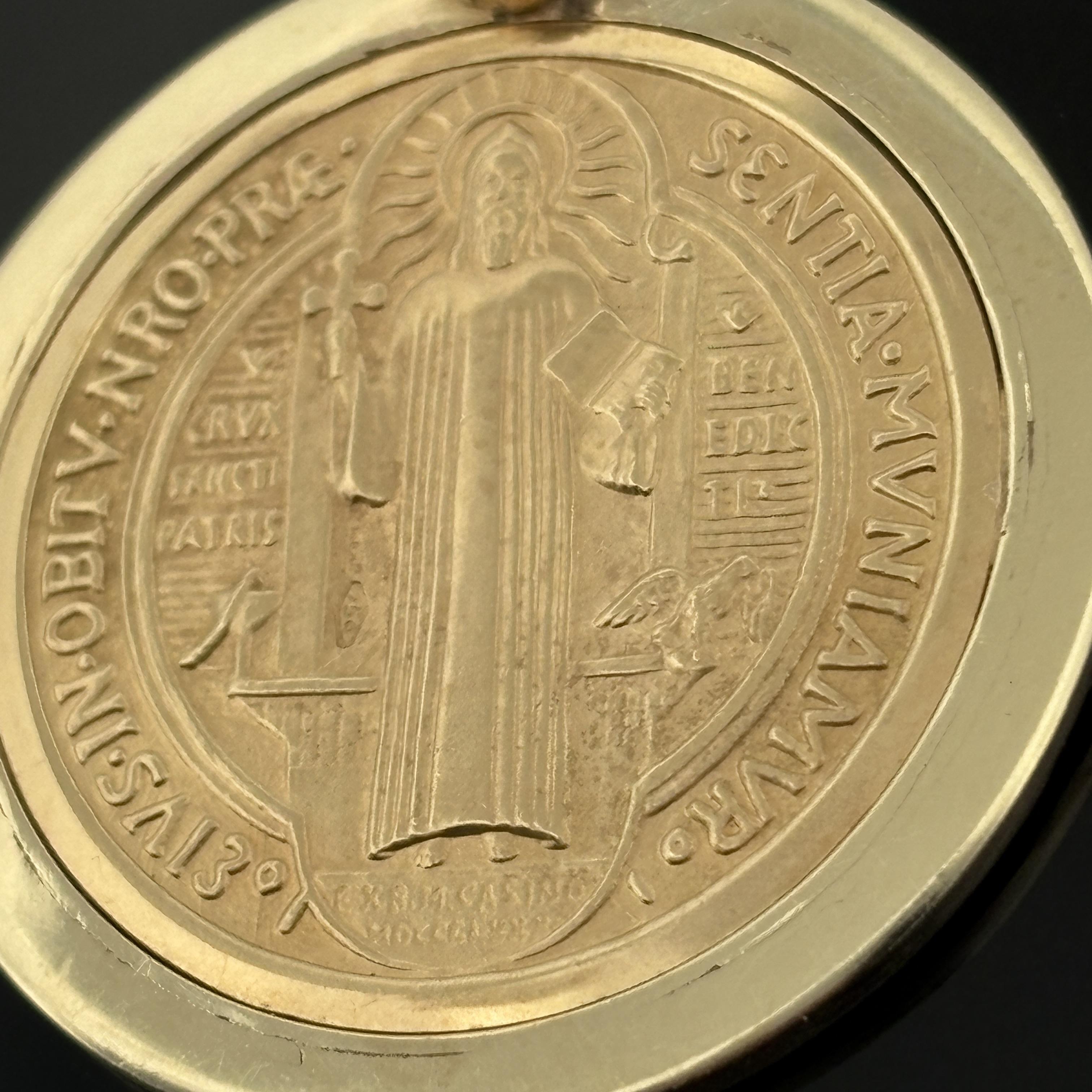 Grande Médaille Saint Benoît 18k dans un cadre 14k - 30.5mm - Italie - 15.3g Unisexe en vente