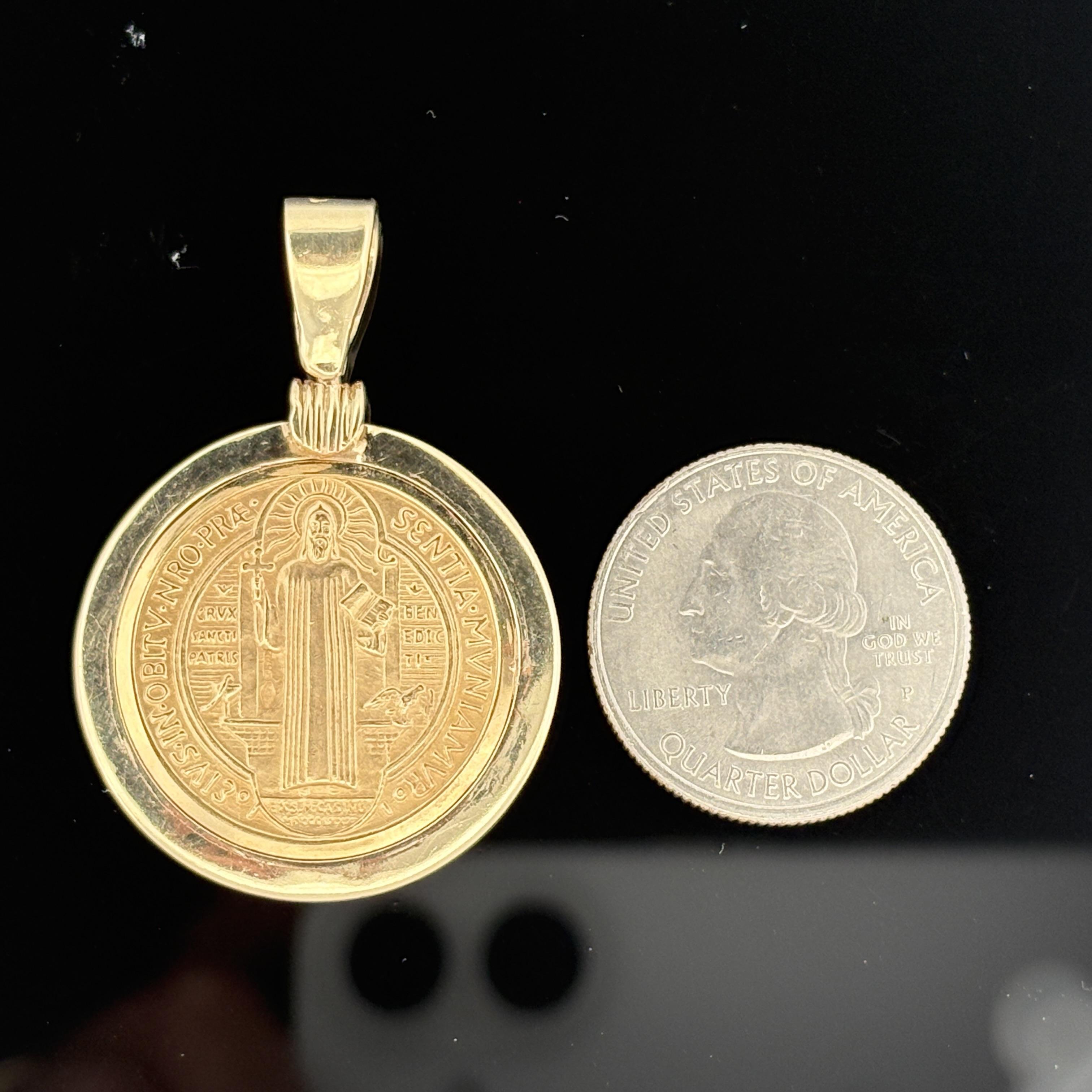Grande Médaille Saint Benoît 18k dans un cadre 14k - 30.5mm - Italie - 15.3g en vente 3