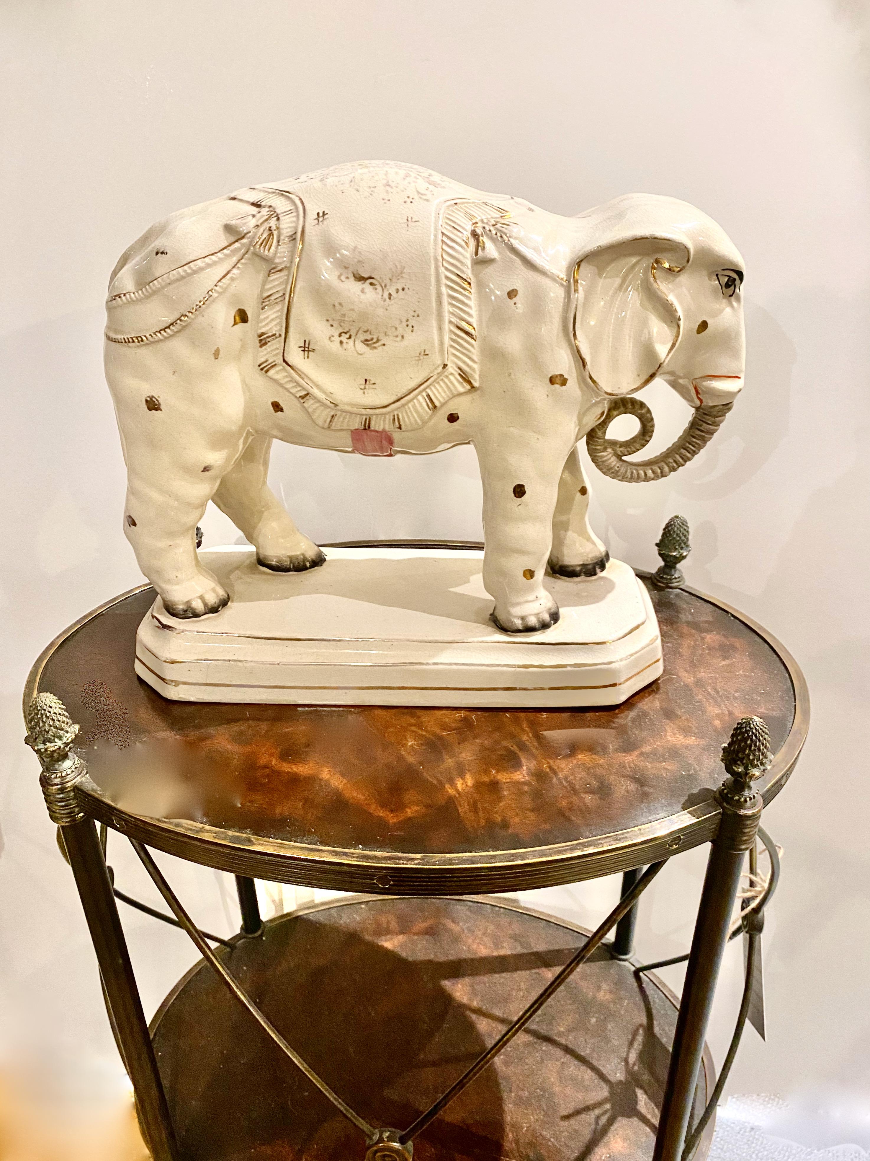 Grand éléphant du Staffordshire, vers 1880 en vente 1
