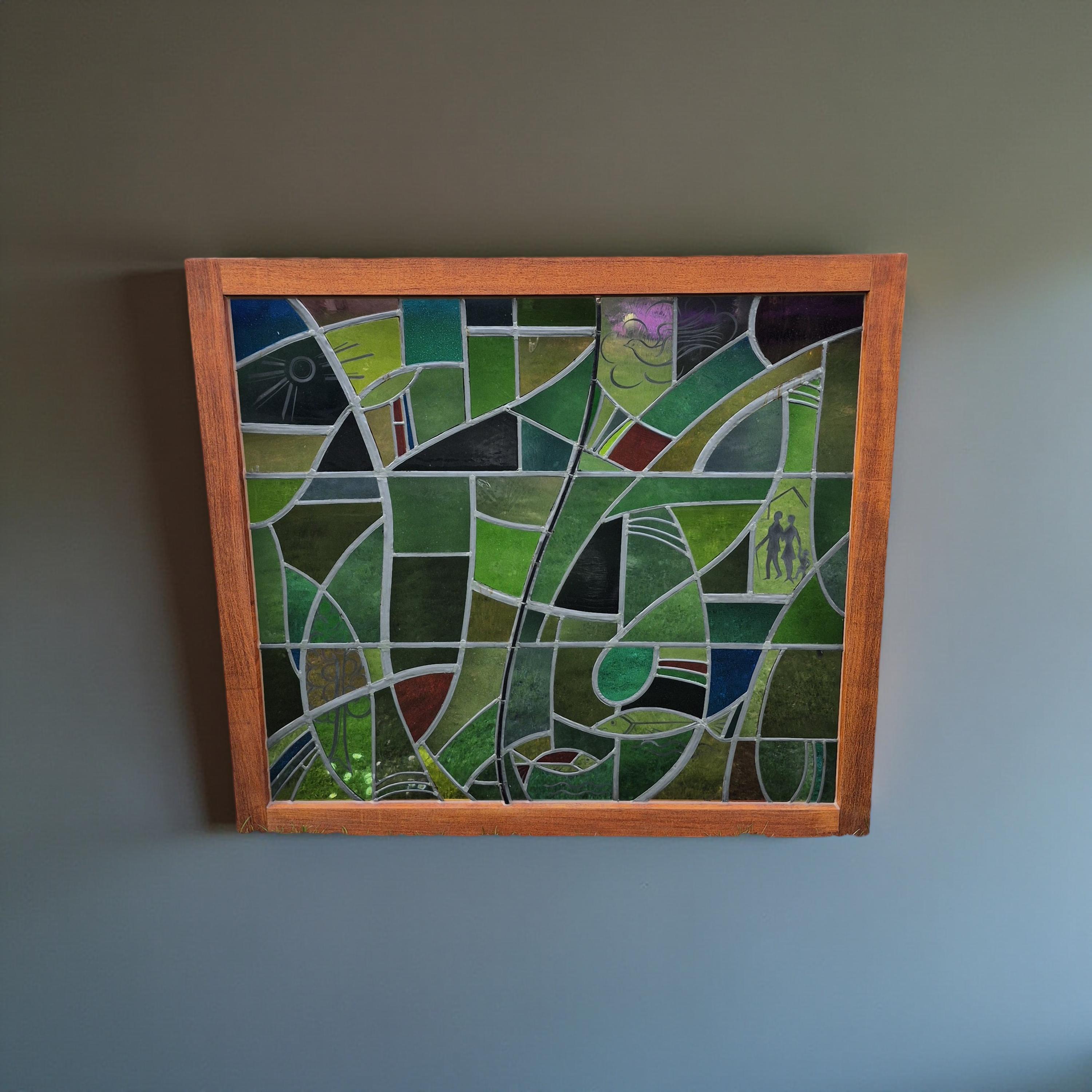 Seltenes Glasmalereikunstwerk von Hubert Felix. Signiert und datiert 1966.
Hubert entwarf und fertigte einige Stücke selbst an, fertigte aber hauptsächlich Glasmalereien für andere Künstler.
Er misst 136 cm in der Breite und 125 cm in der Höhe.
Das