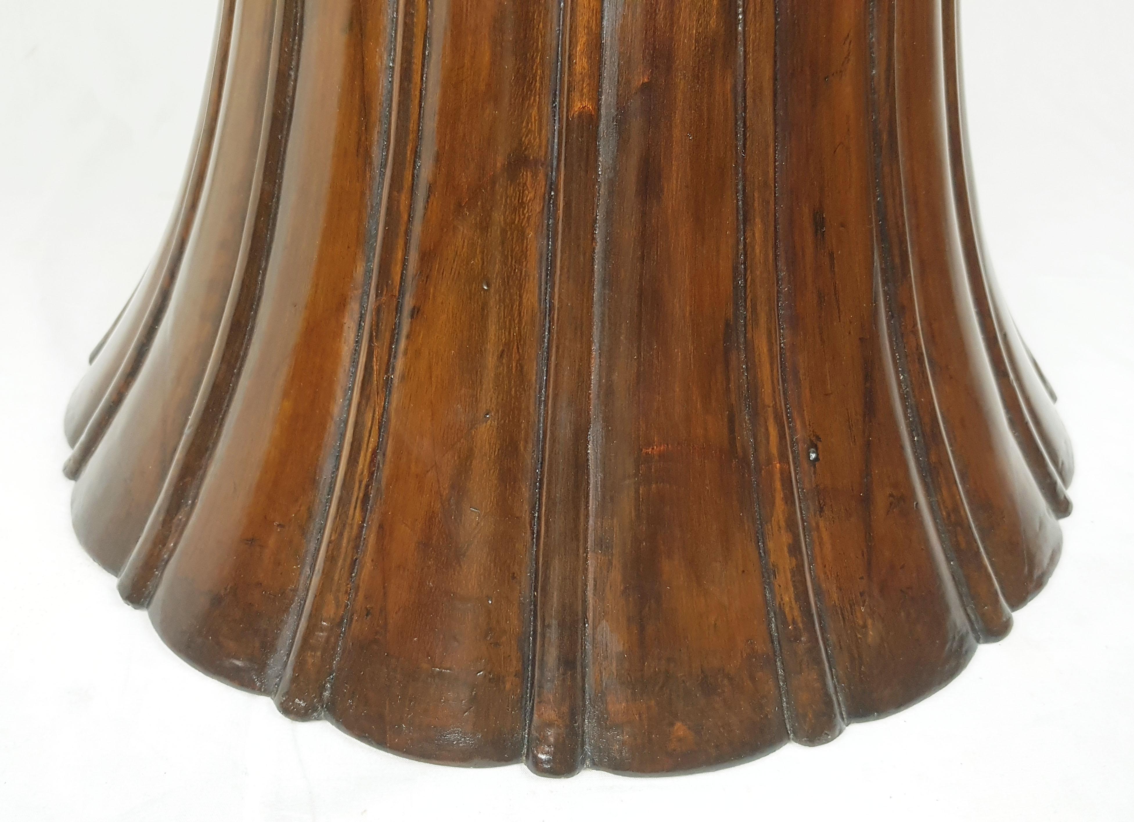 Grande table basse en bois teinté et verre des années 1930-1940 attribuée à Guglielmo Ulrich en vente 2