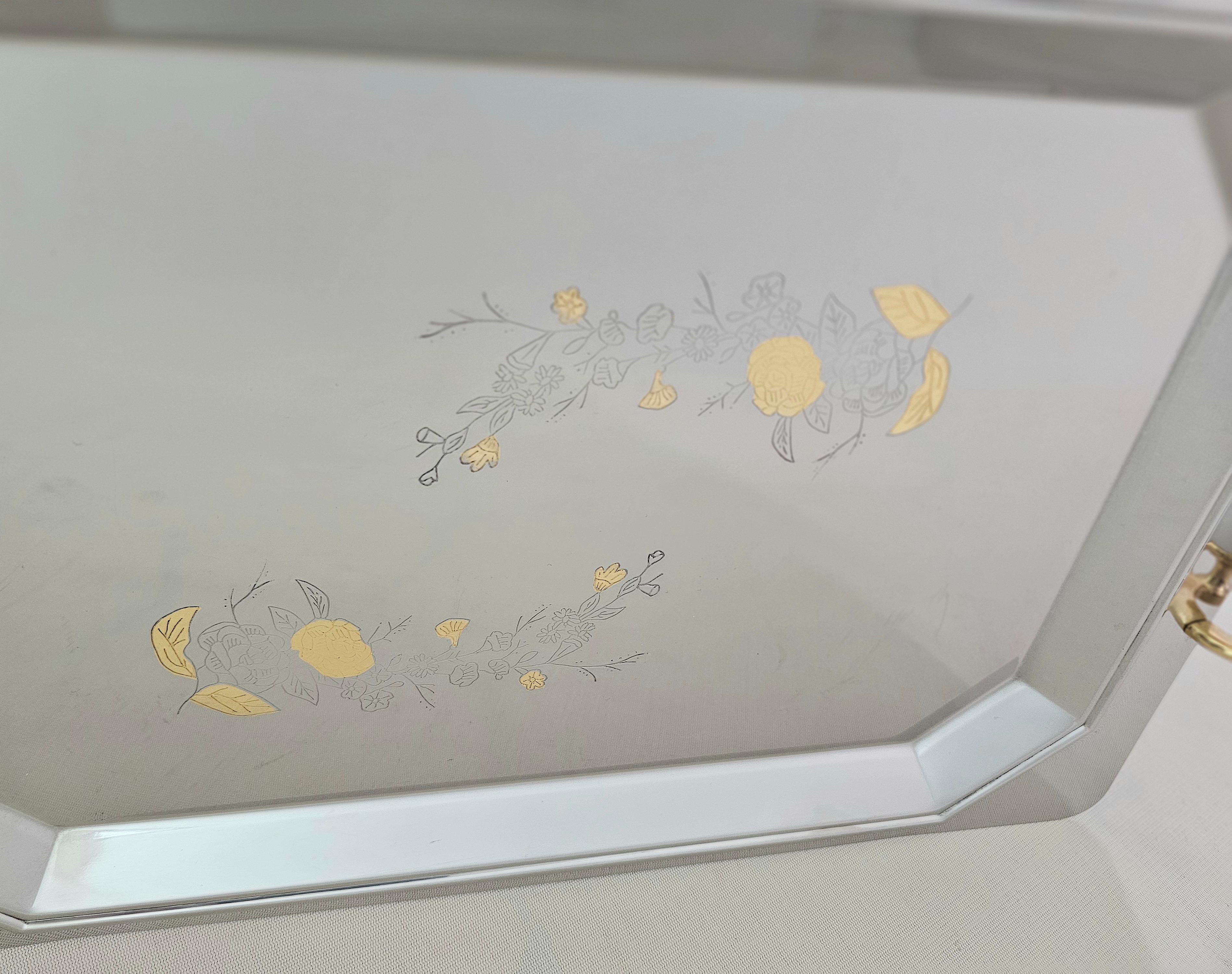Italiano Grande vassoio da portata in acciaio inox con decorazione in oro 24 carati Italia anni '90 in vendita