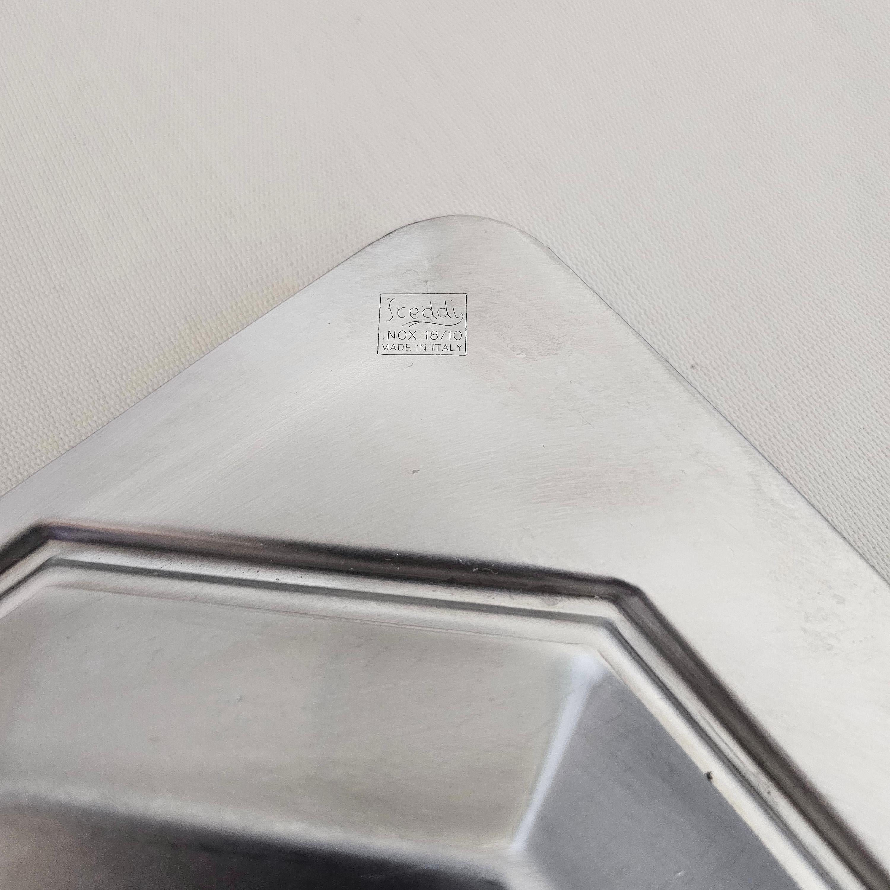 Grande vassoio da portata in acciaio inox con decorazione in oro 24 carati Italia anni '90 In condizioni buone in vendita a Palermo, IT