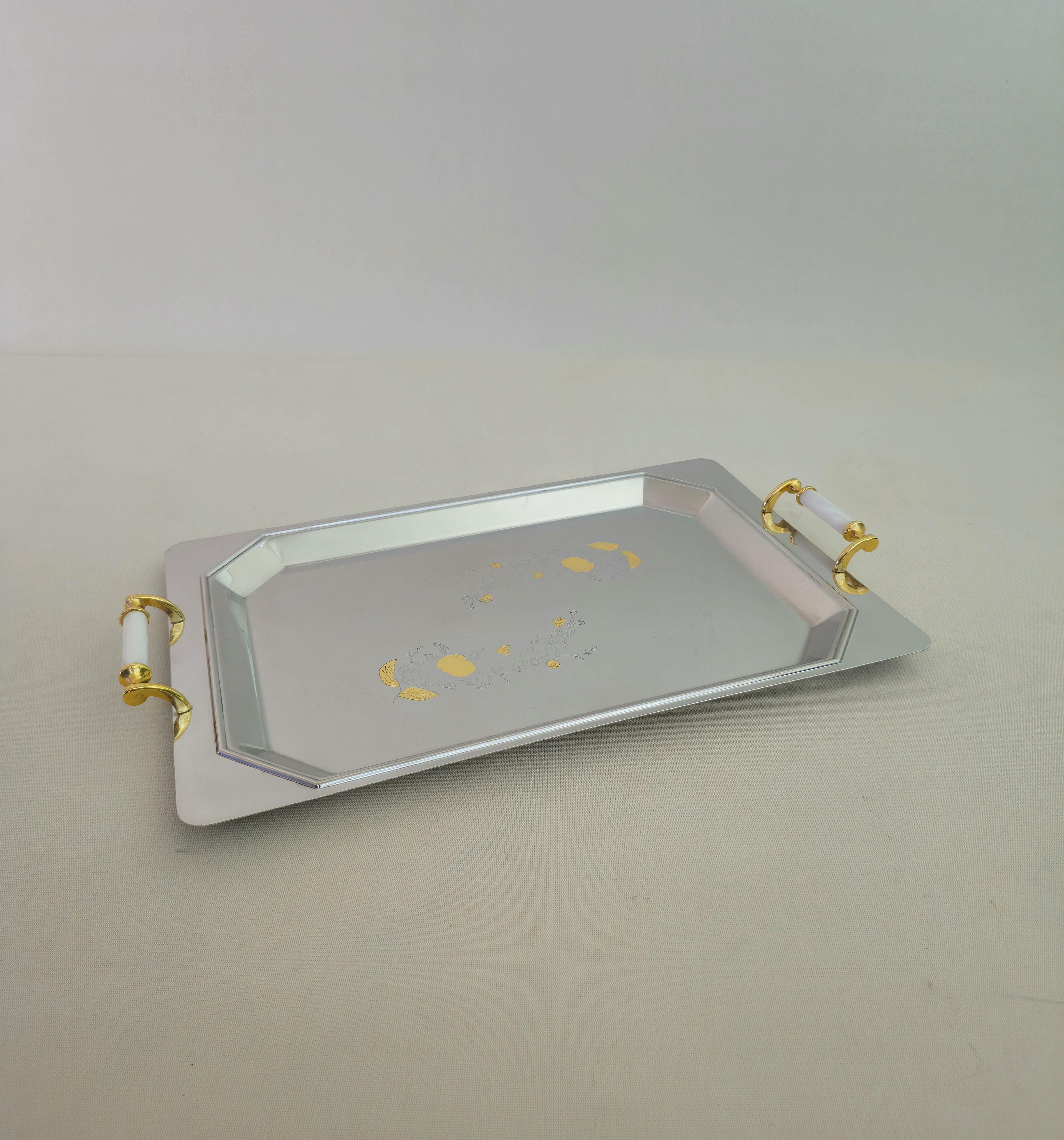 Grande vassoio da portata in acciaio inox con decorazione in oro 24 carati Italia anni '90 in vendita 1
