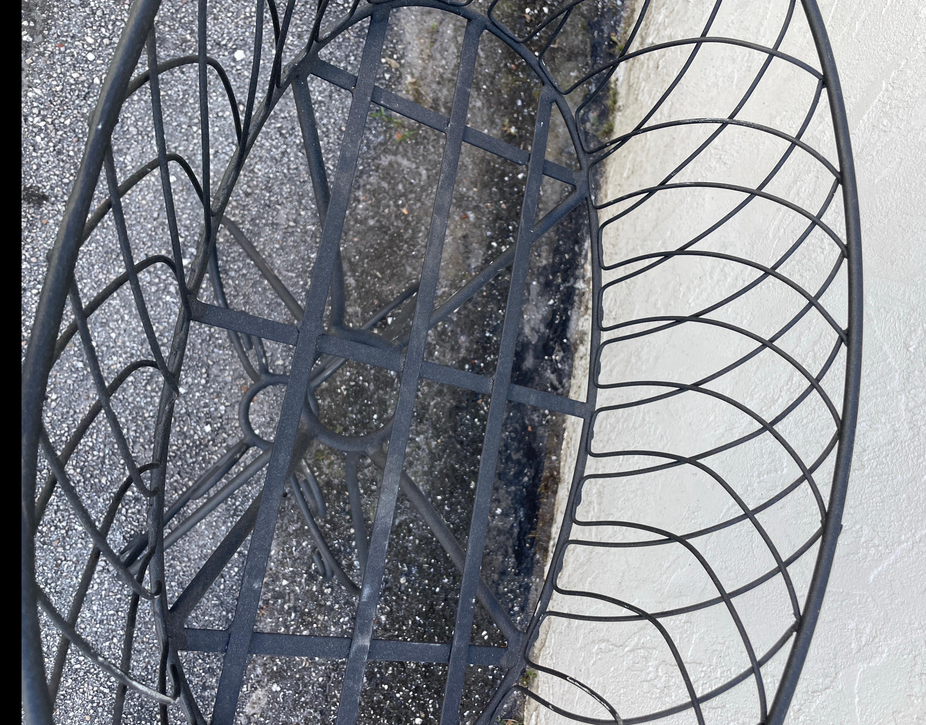 Large Standing Wrought Iron Planter In Good Condition For Sale In West Palm Beach, FL