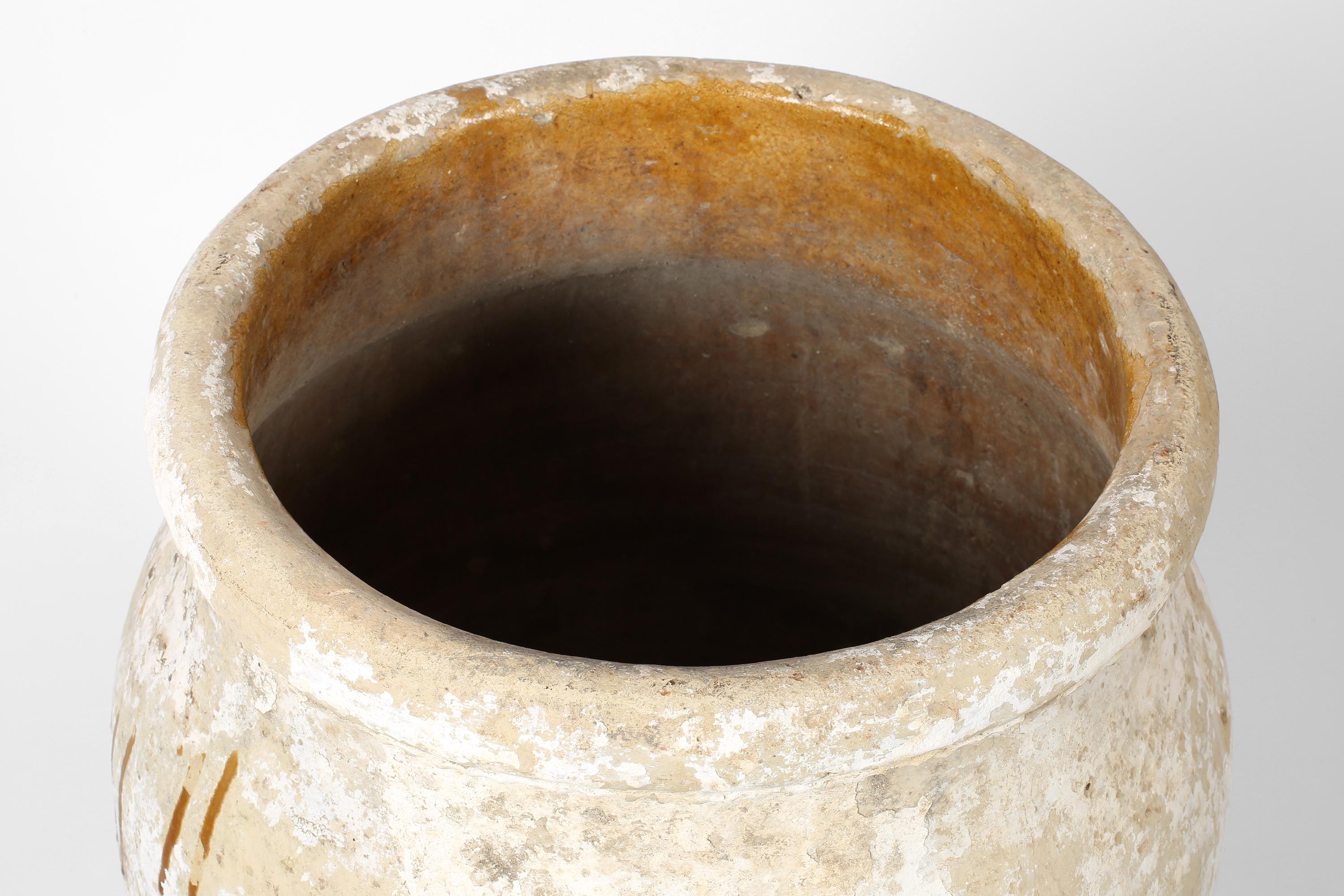 Large Stapled Southern Earthenware Wabi-Sabi Spanish Jar c. 1800 In Distressed Condition In London, GB
