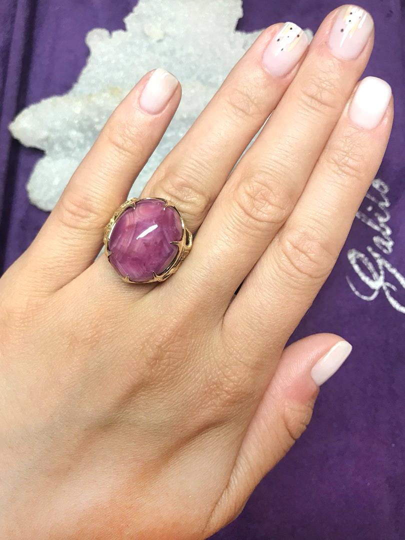 Großer Stern Rubin Ring Gold Großer Cocktail Ring Rosa Rot Unisex Rubin Hochzeitsgeschenk (Kunsthandwerker*in) im Angebot