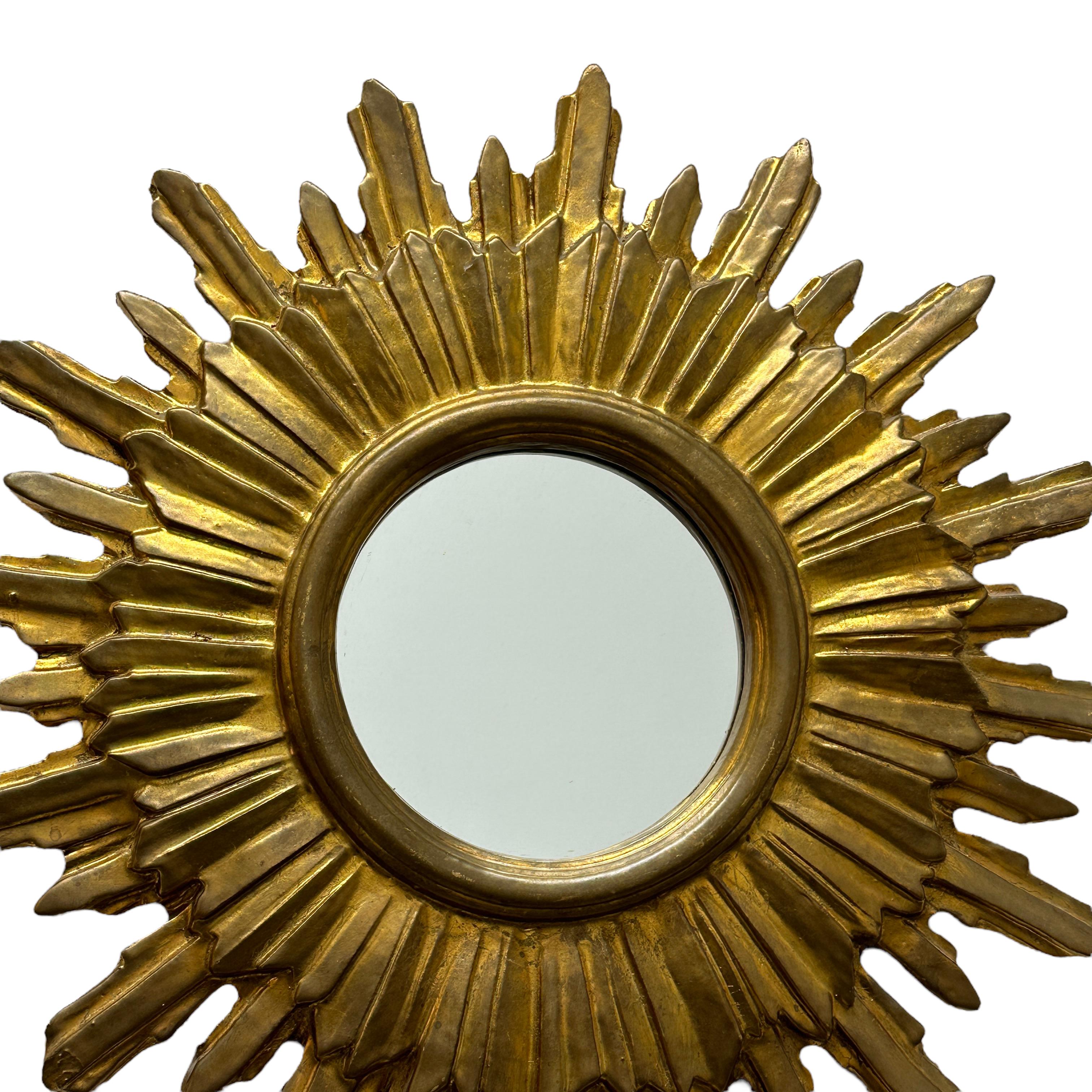 Large Starburst Sunburst Gilded Wood and Stucco Mirror, circa 1930s In Good Condition In Nuernberg, DE