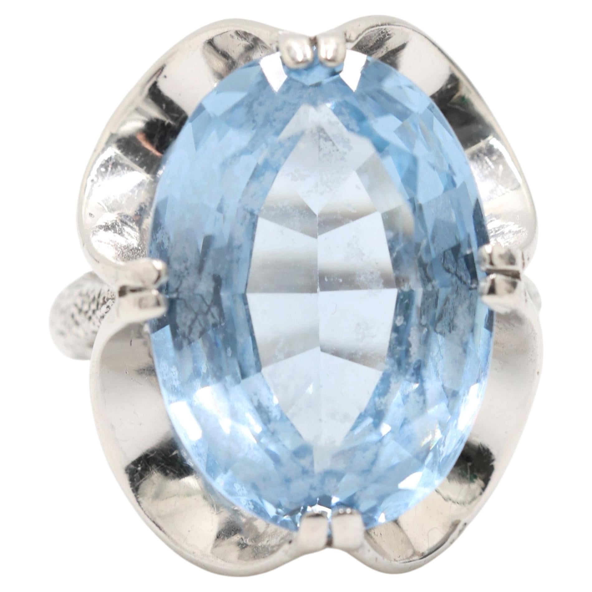 Anello di grandi dimensioni da 11 carati di topazio azzurro naturale in oro bianco 9K