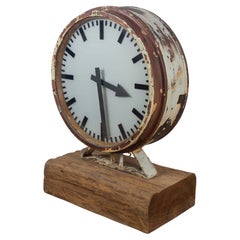 Grande horloge de gare sur une belle pièce de Wood Wood avec 3 Lights.