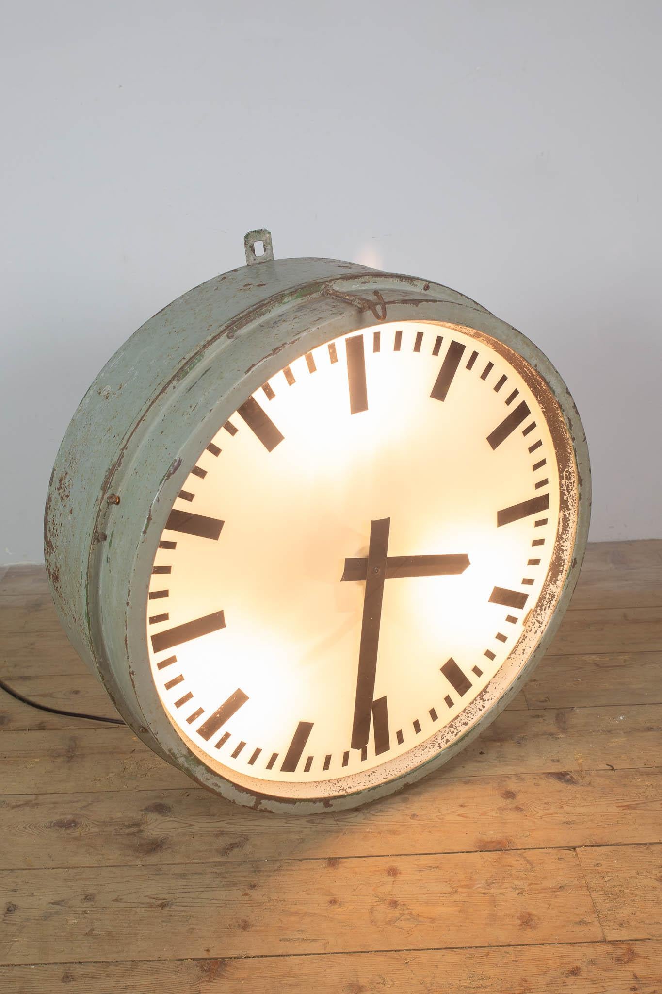 Allemand Grande horloge murale de gare avec Lights en vente