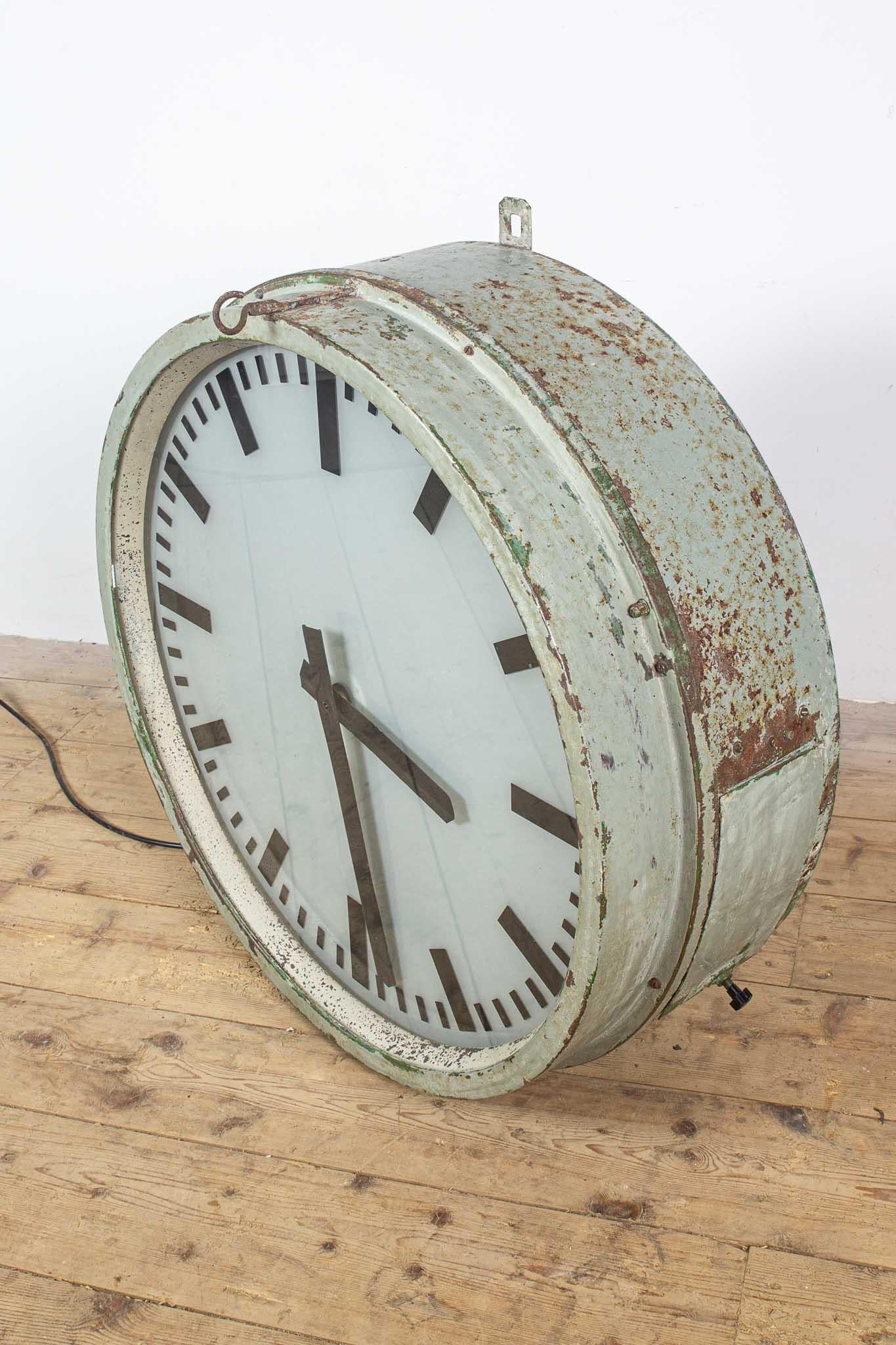 Milieu du XXe siècle Grande horloge murale de gare avec Lights en vente