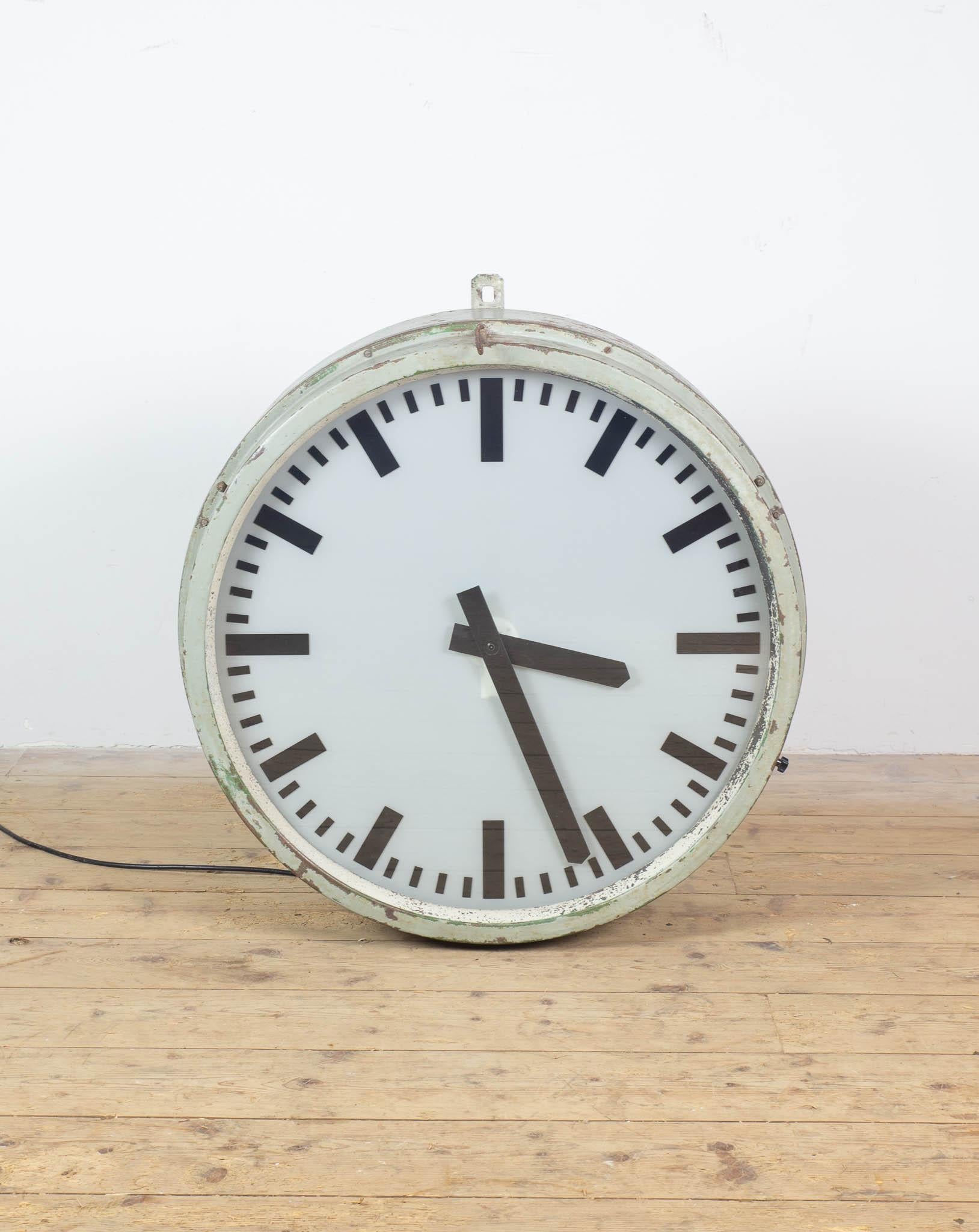 Grande horloge murale de gare avec Lights en vente 2