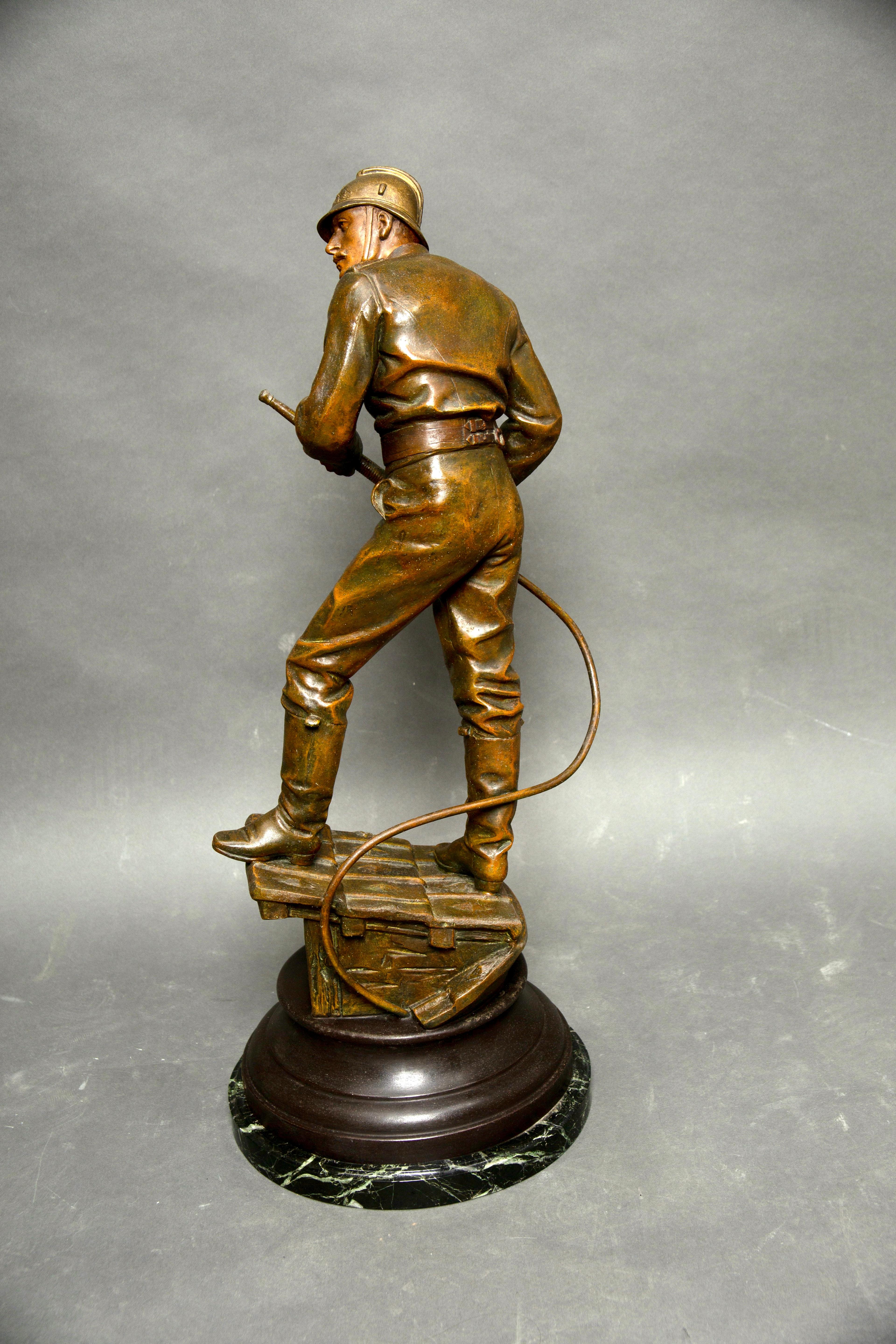 Large statue fireman of Paris patina bronze by Henry Weisse 19th In Excellent Condition For Sale In LA FERTÉ-SOUS-JOUARRE, FR
