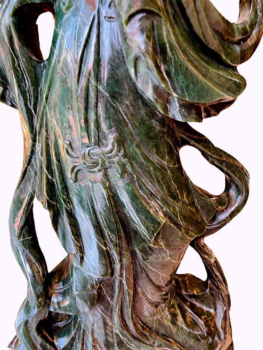 Grande statue Guan-yin en pierre de jadéite - Chine - Période : Art nouveau Excellent état - En vente à CRÉTEIL, FR