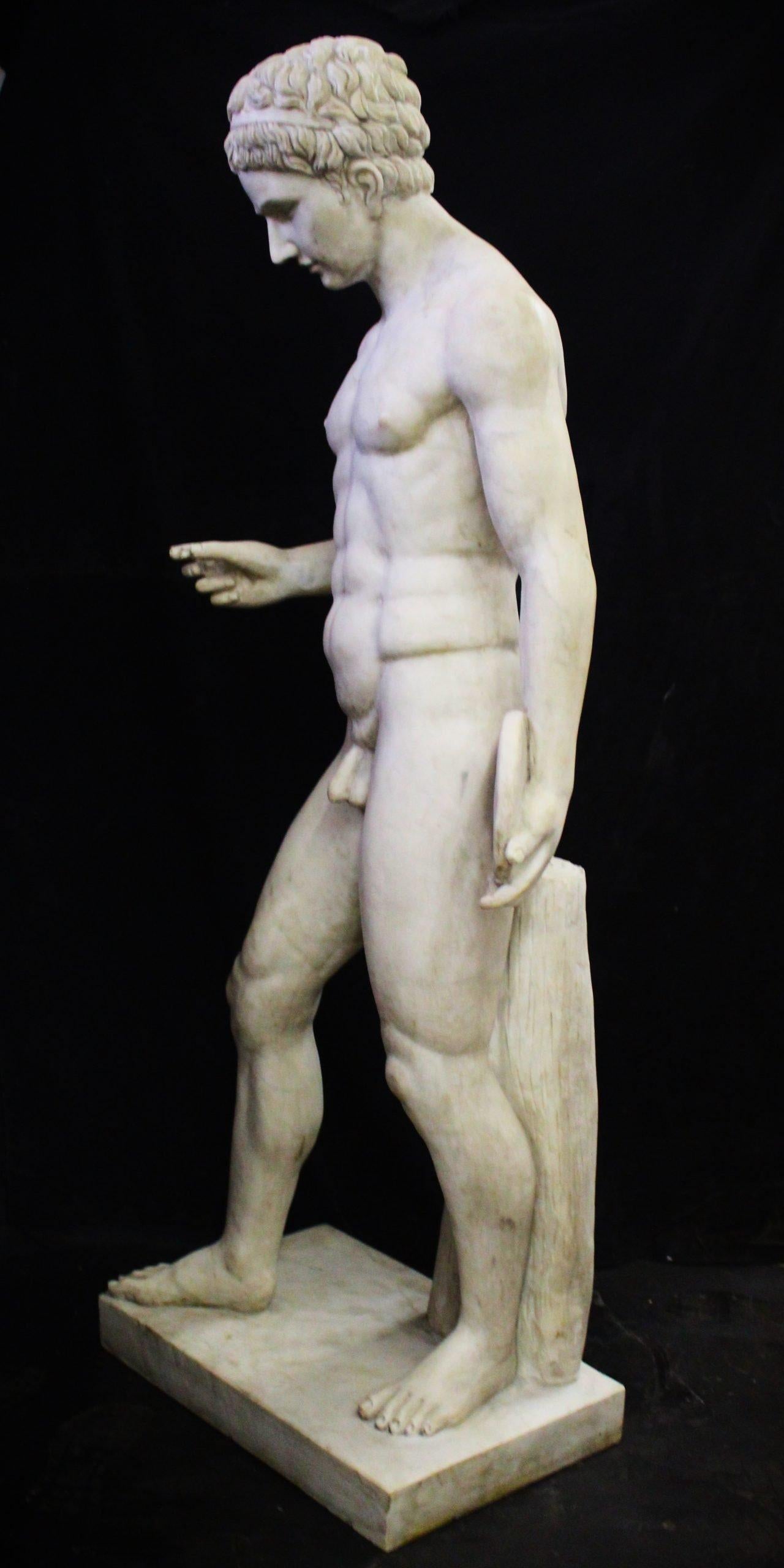 20th Century Large statue of a discus thrower in marble For Sale