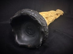 Große Statuette einer asiatischen Frau mit Pfauendekor aus Harz - Harz - 2Y91