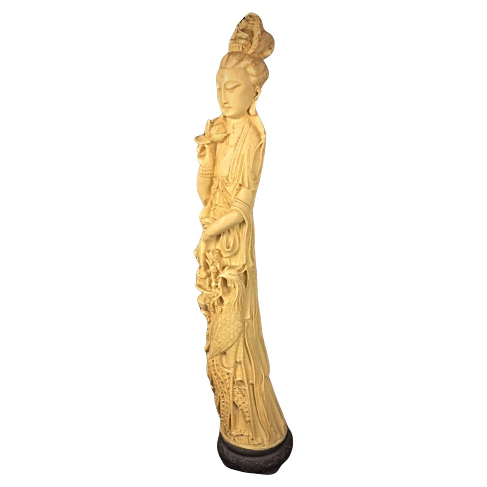 Large Statuette of an Asian Woman with Peacock Decor - Resin - 2Y91