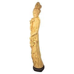 Vintage Large Statuette of an Asian Woman with Peacock Decor - Resin - 2Y91