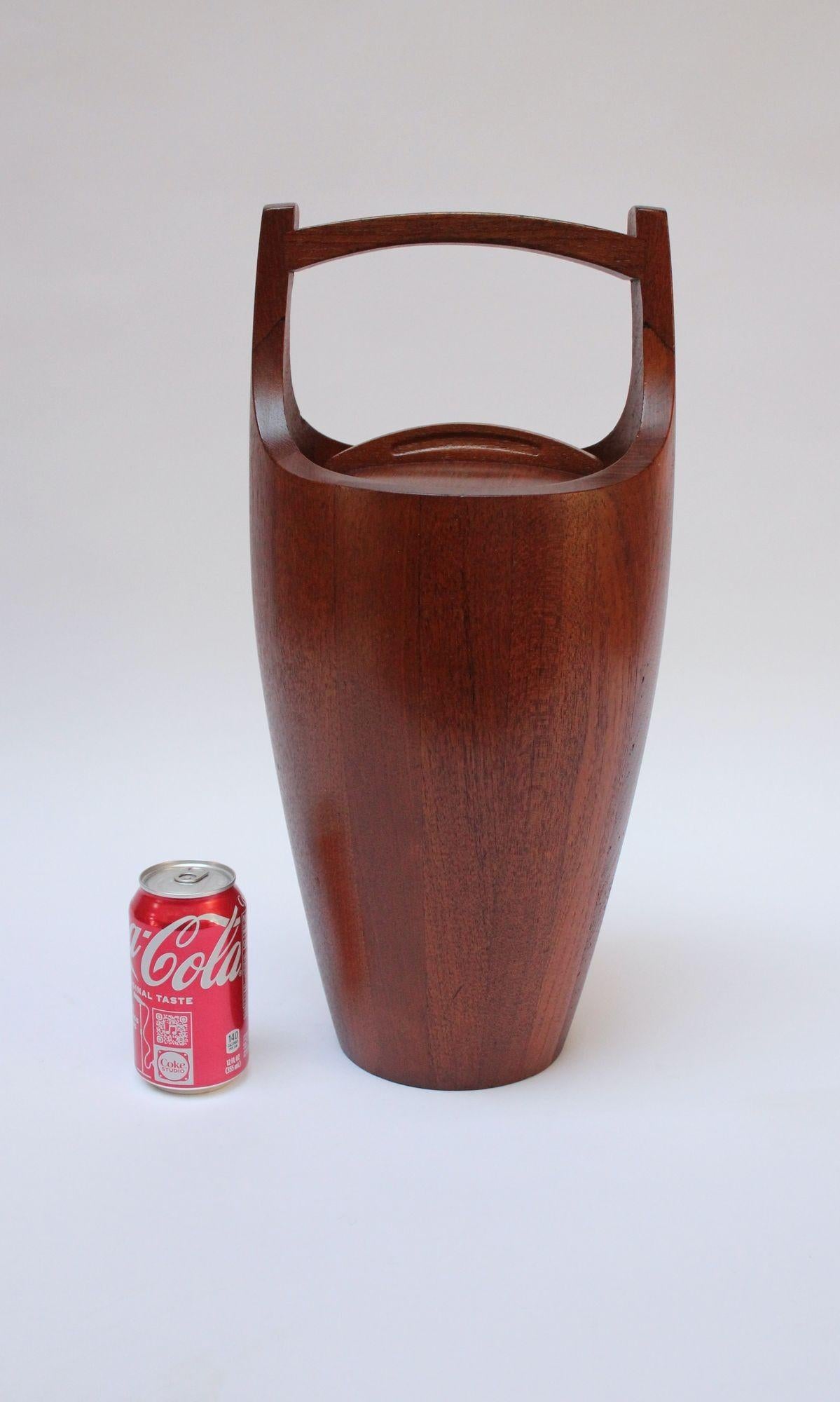 Large Staved Teak 'Congo' Ice Bucket by Jens Quistgaard for Dansk In Good Condition For Sale In Brooklyn, NY