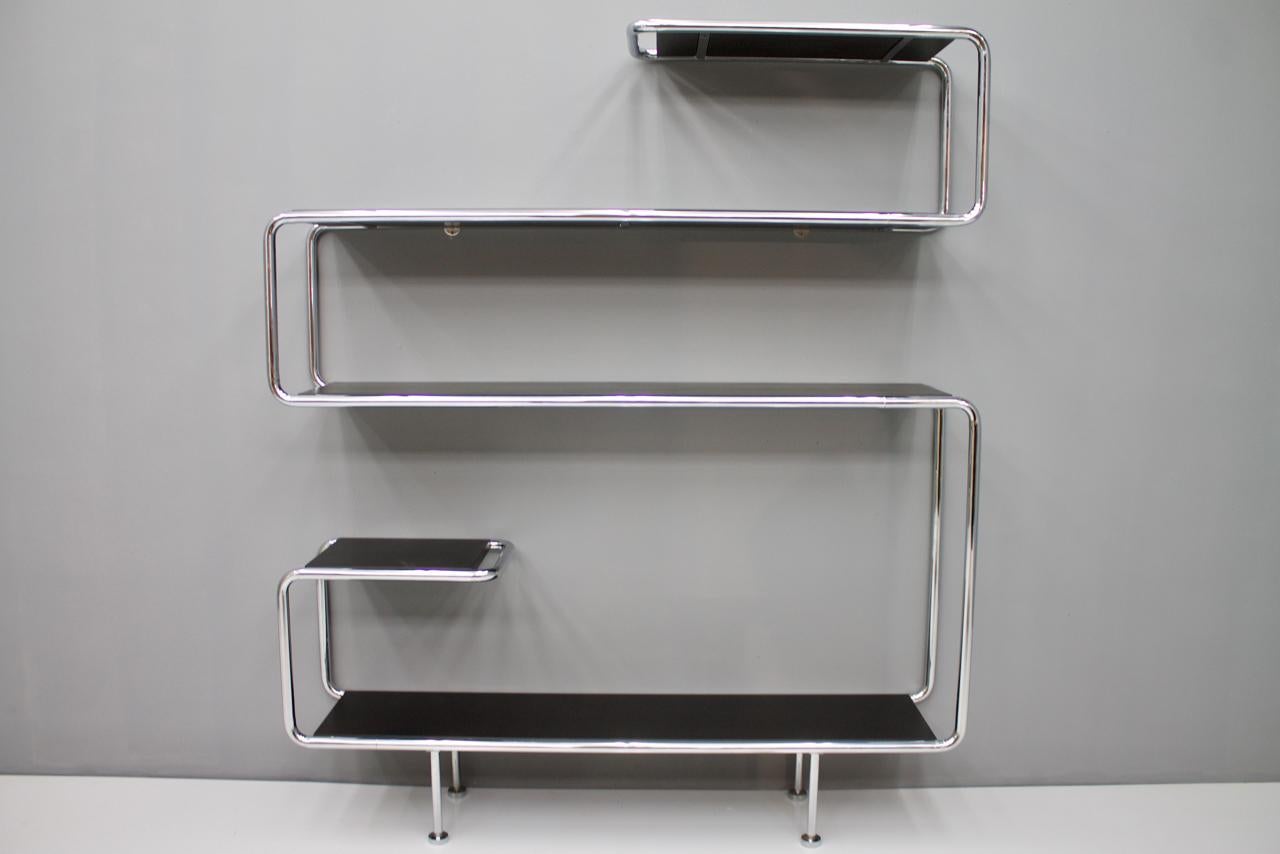 Large Tubular Shelf Sideboard Etagere in Chrome and Black In Good Condition For Sale In Frankfurt / Dreieich, DE