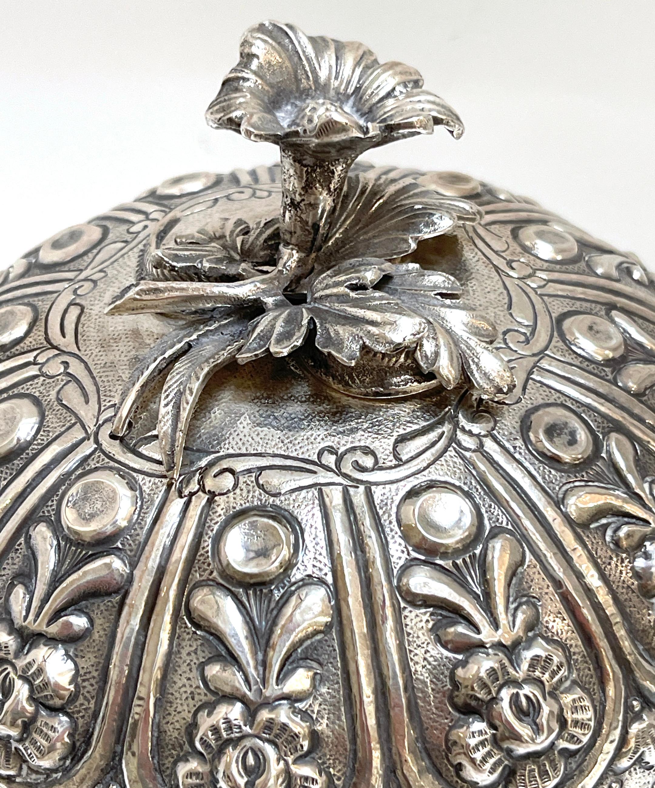 Gran Caja de Melón Repoussé de Sterling, Estilo de Buccellati Vaciado en venta